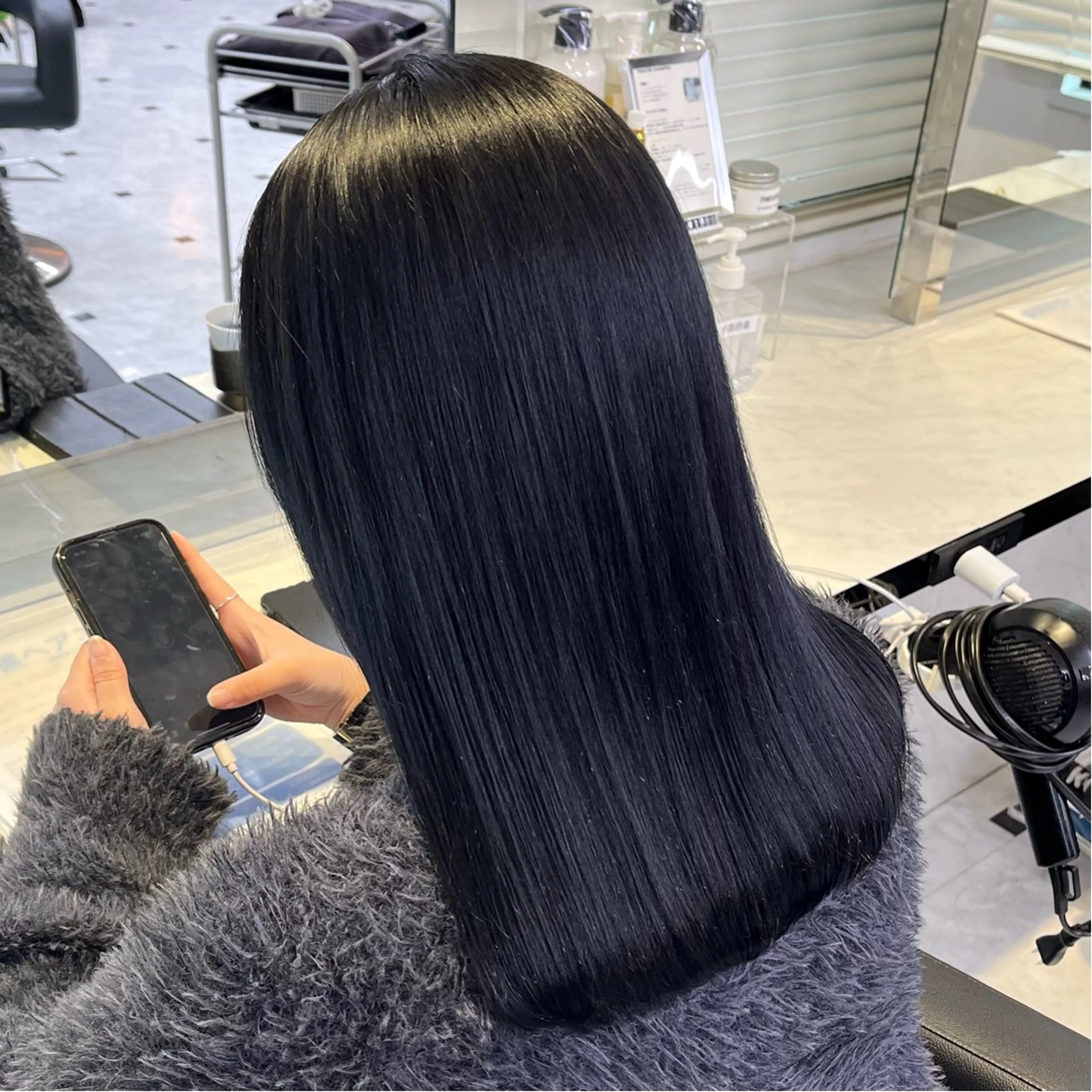 セミロング カラー ヘアアレンジ 🍒透明感カラー🌨 🥕ハイトーンカラーのヘアスタイル