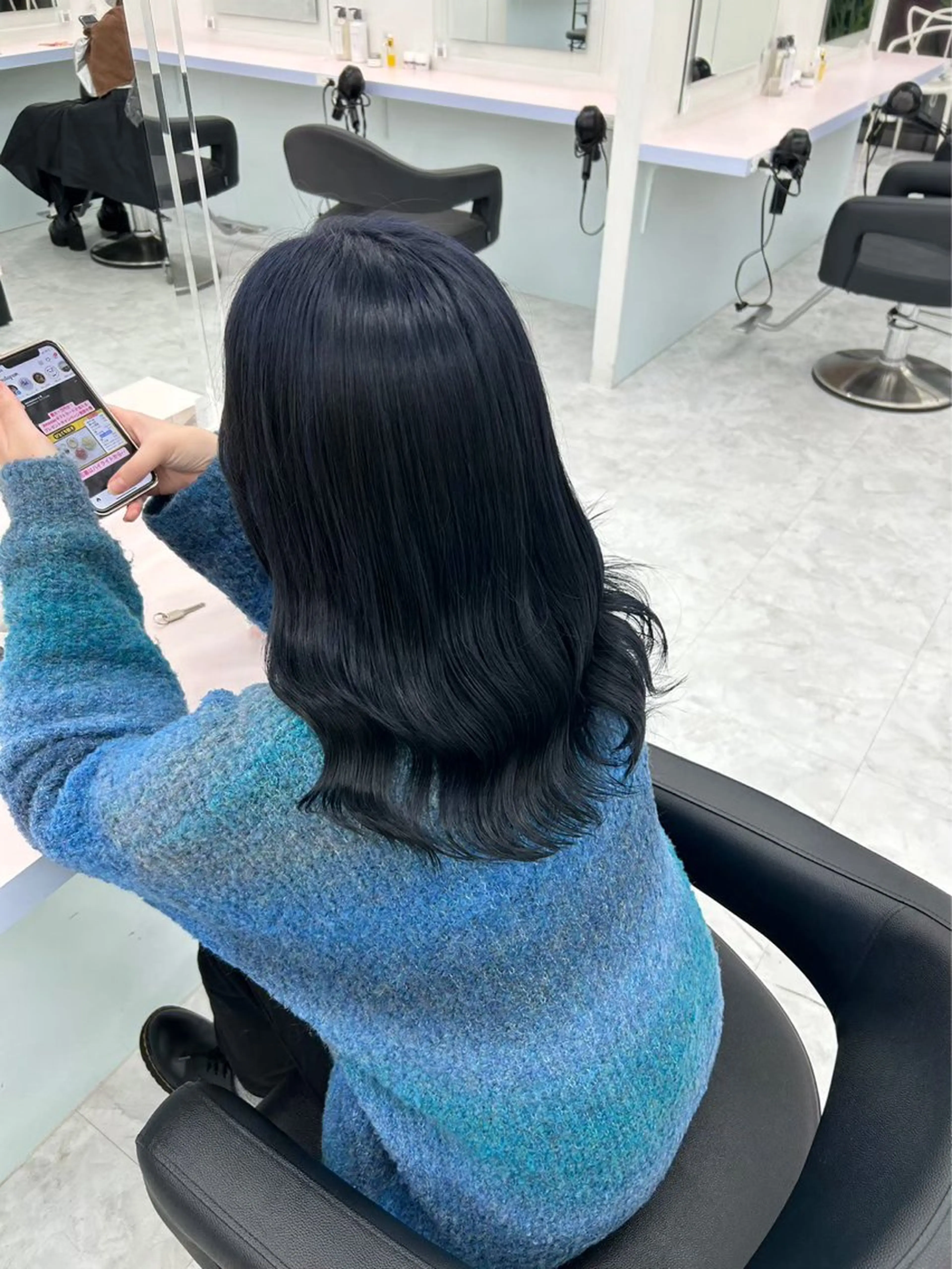セミロング カラー パーマ ヘアアレンジ 透明感ブリーチカラー 🌈TOMOHIROのヘアスタイル