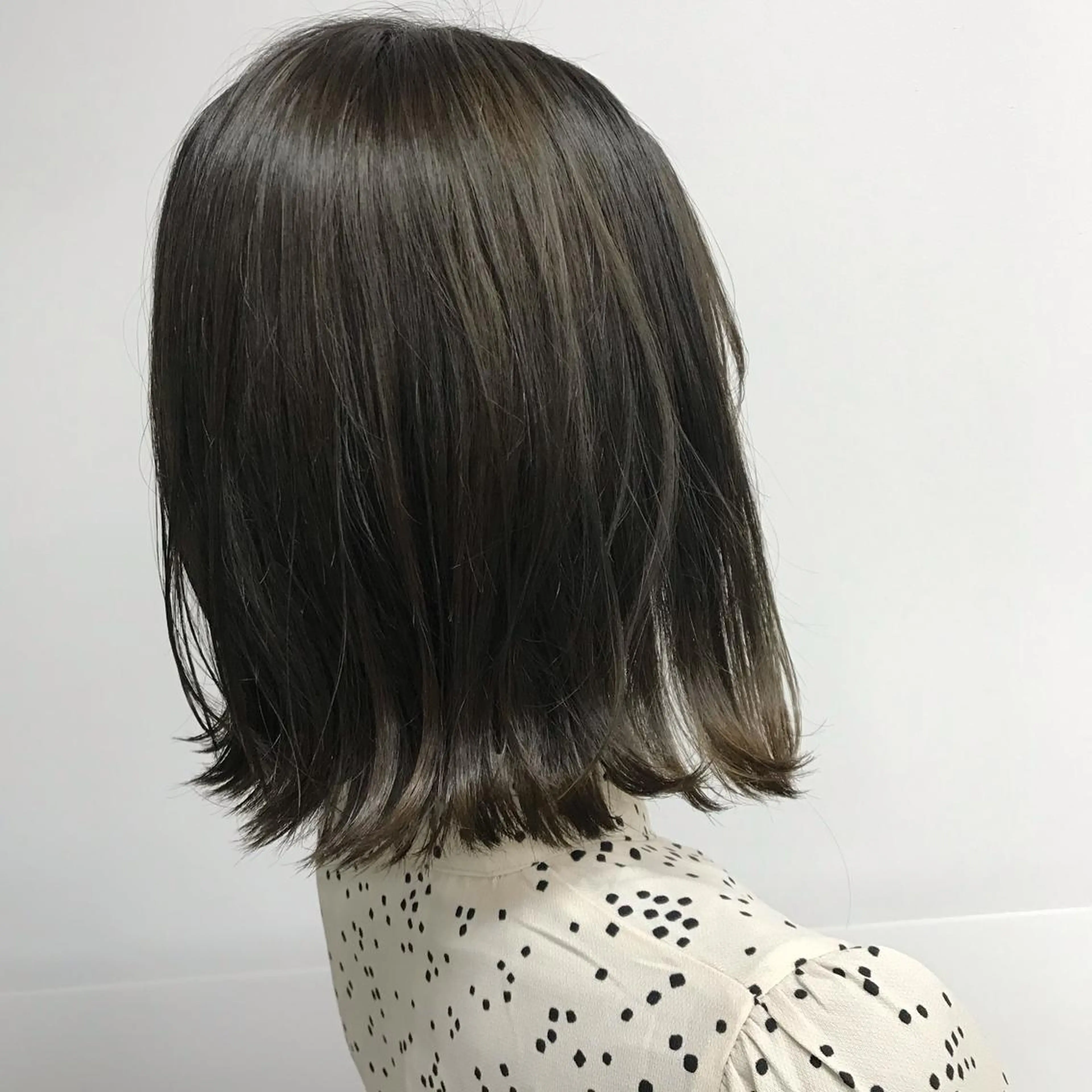 ミディアム 横山 奈央のヘアスタイル