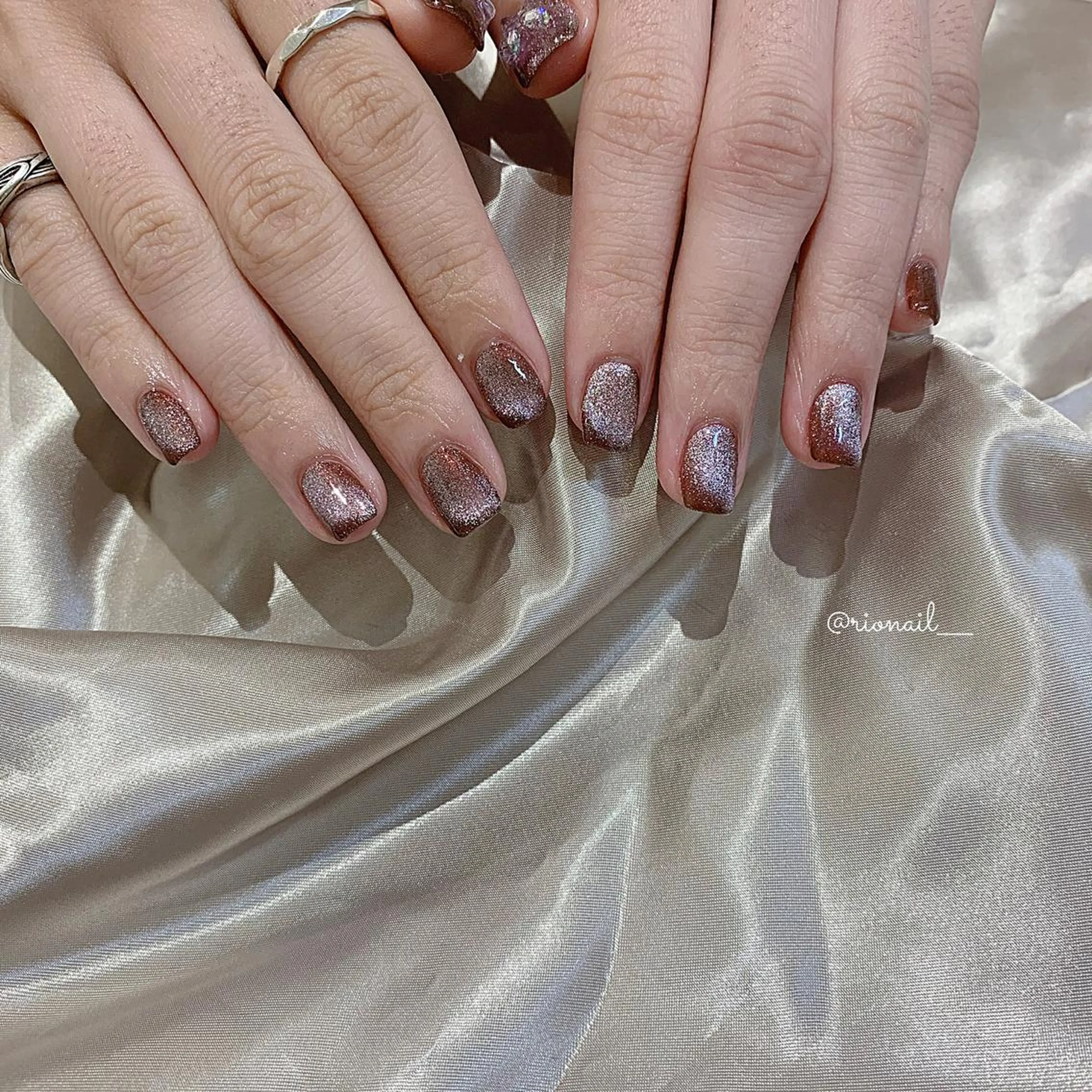 ネイル ブラウン ピンク 𝘙𝘪𝘰𝘯𝘢 ...🕯🤍のネイルデザイン