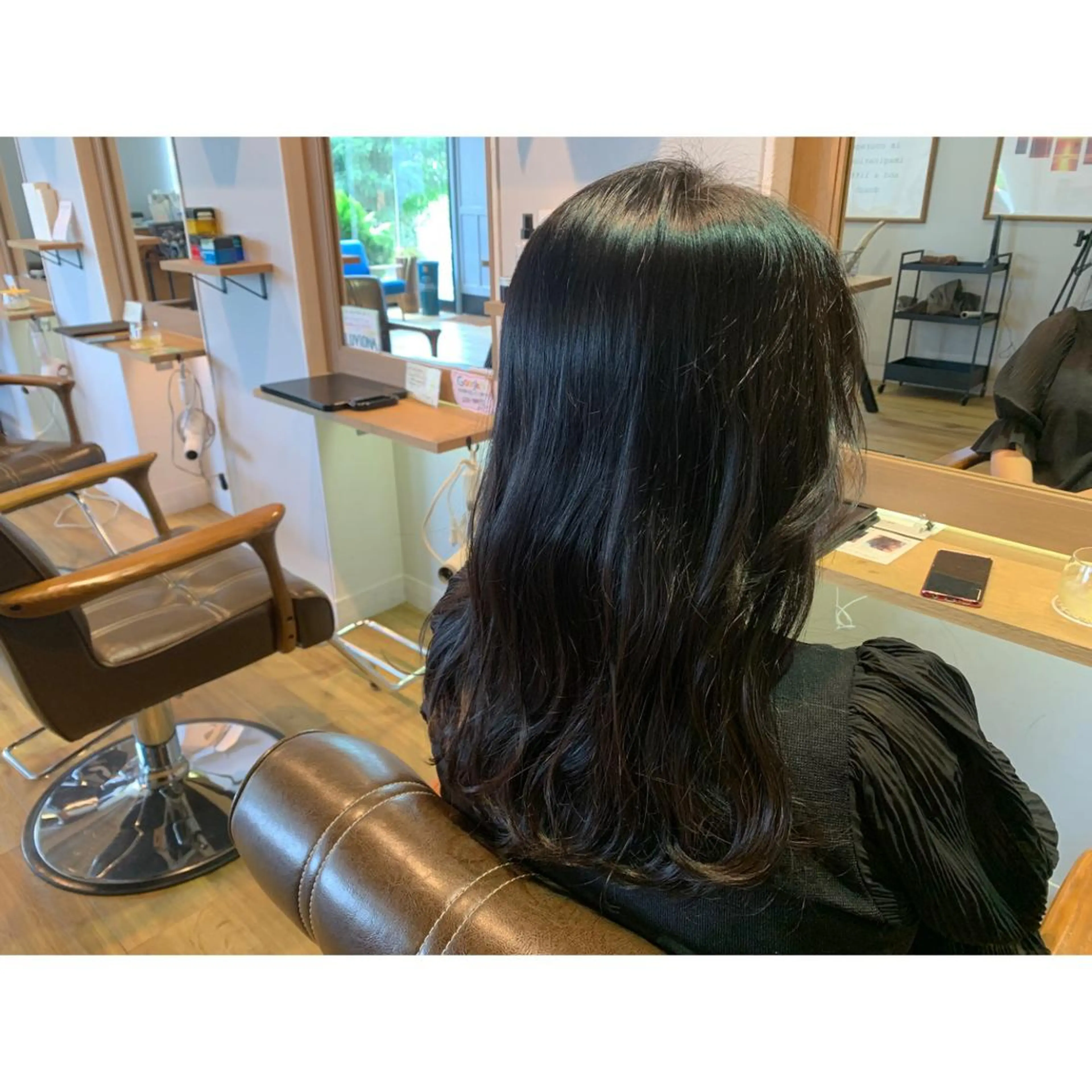 ロング カラー 黒髪 ブルーカラー ブルーブラック ヘアカラー トリートメント ツキダテ ユイのヘアスタイル