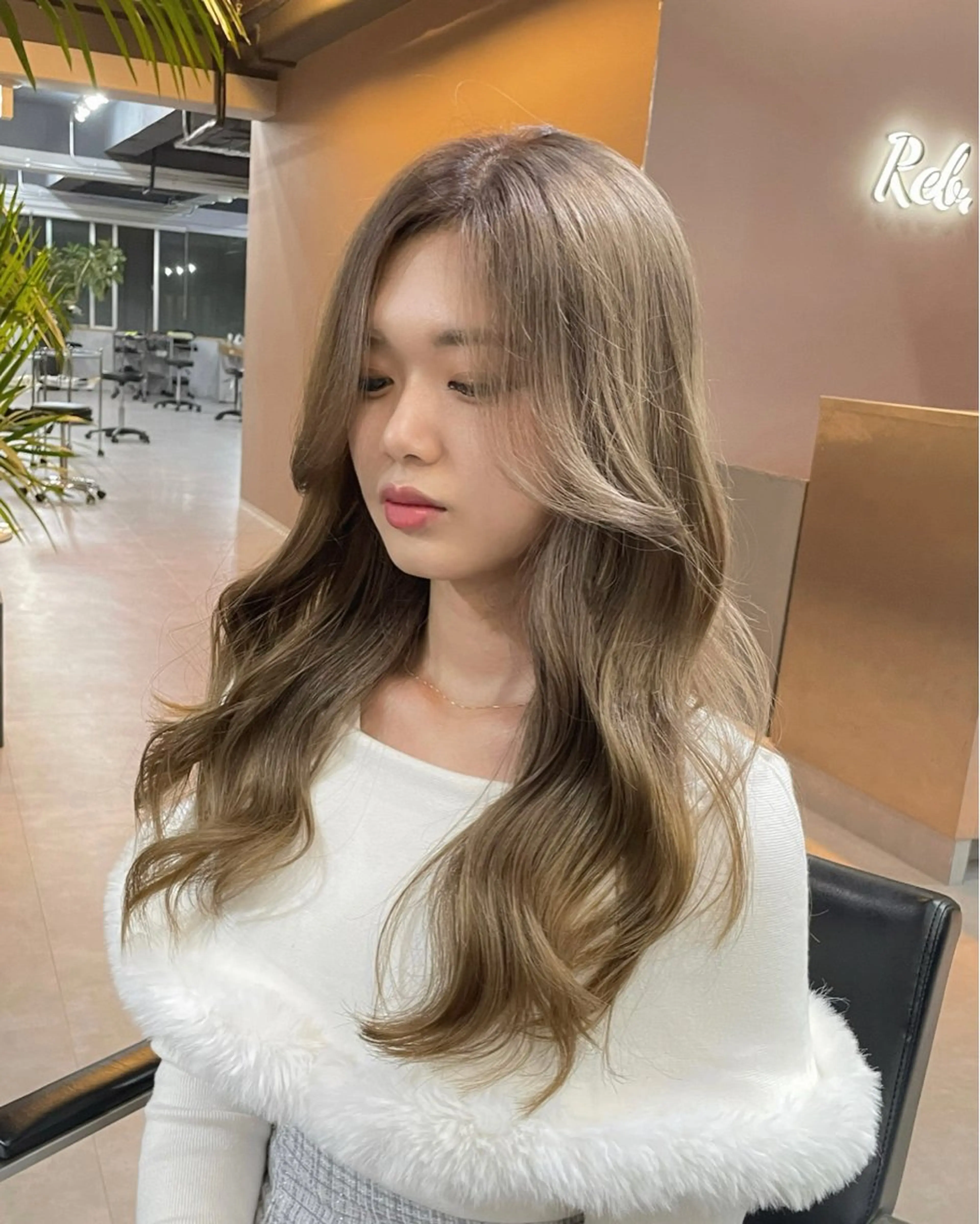 ロング カラー ヘアカラー ミルクティーベージュ ❤︎レイヤー　MIAのヘアスタイル