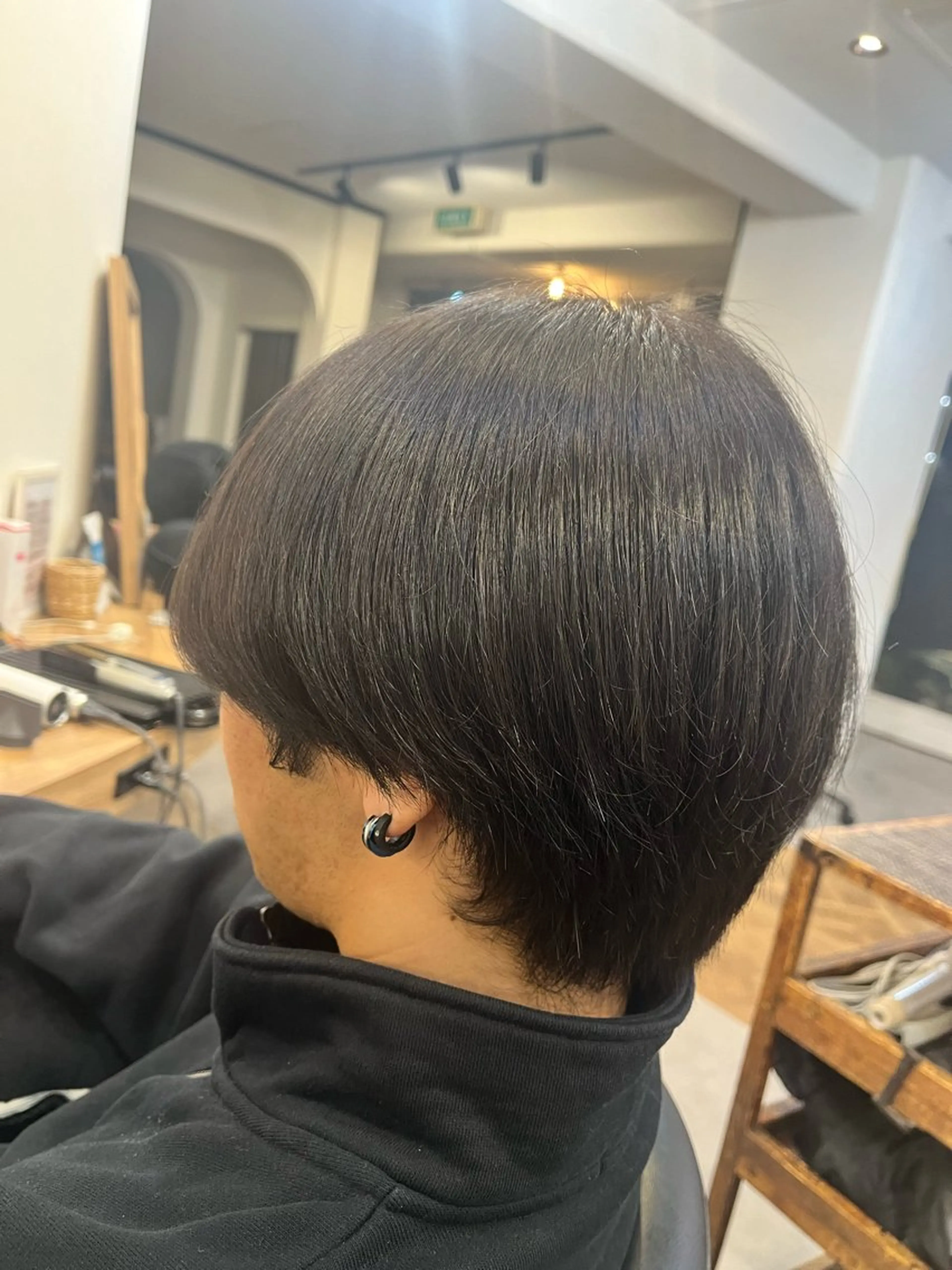 カラー メンズ ダークグレー 黒川 綾音のヘアスタイル