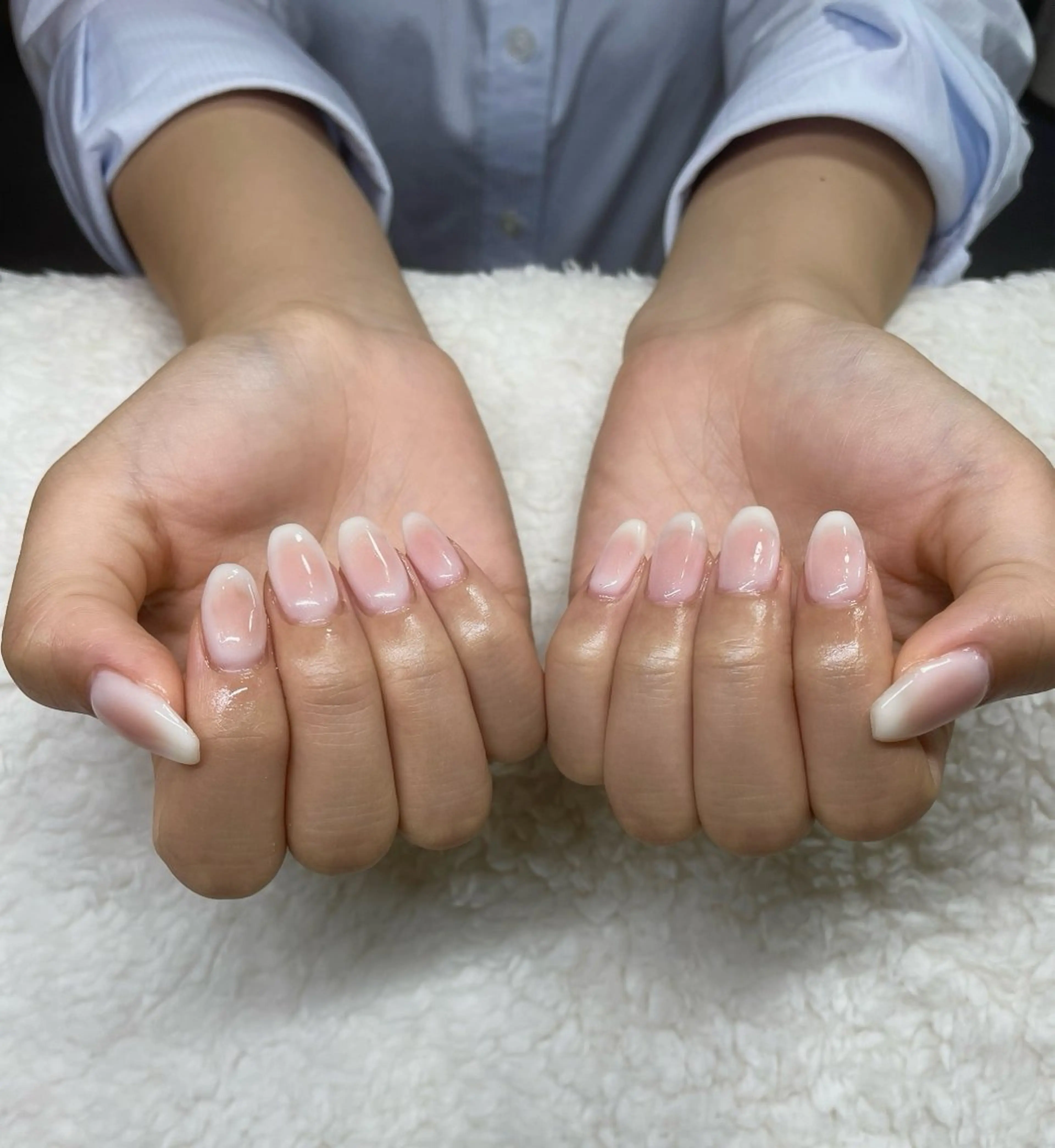 ネイル チークネイル オフィスネイル シンプルネイル ホワイト ハンドネイル ハンドケア 🎀NAIL🎀 AI🪄︎︎◝✩のネイルデザイン