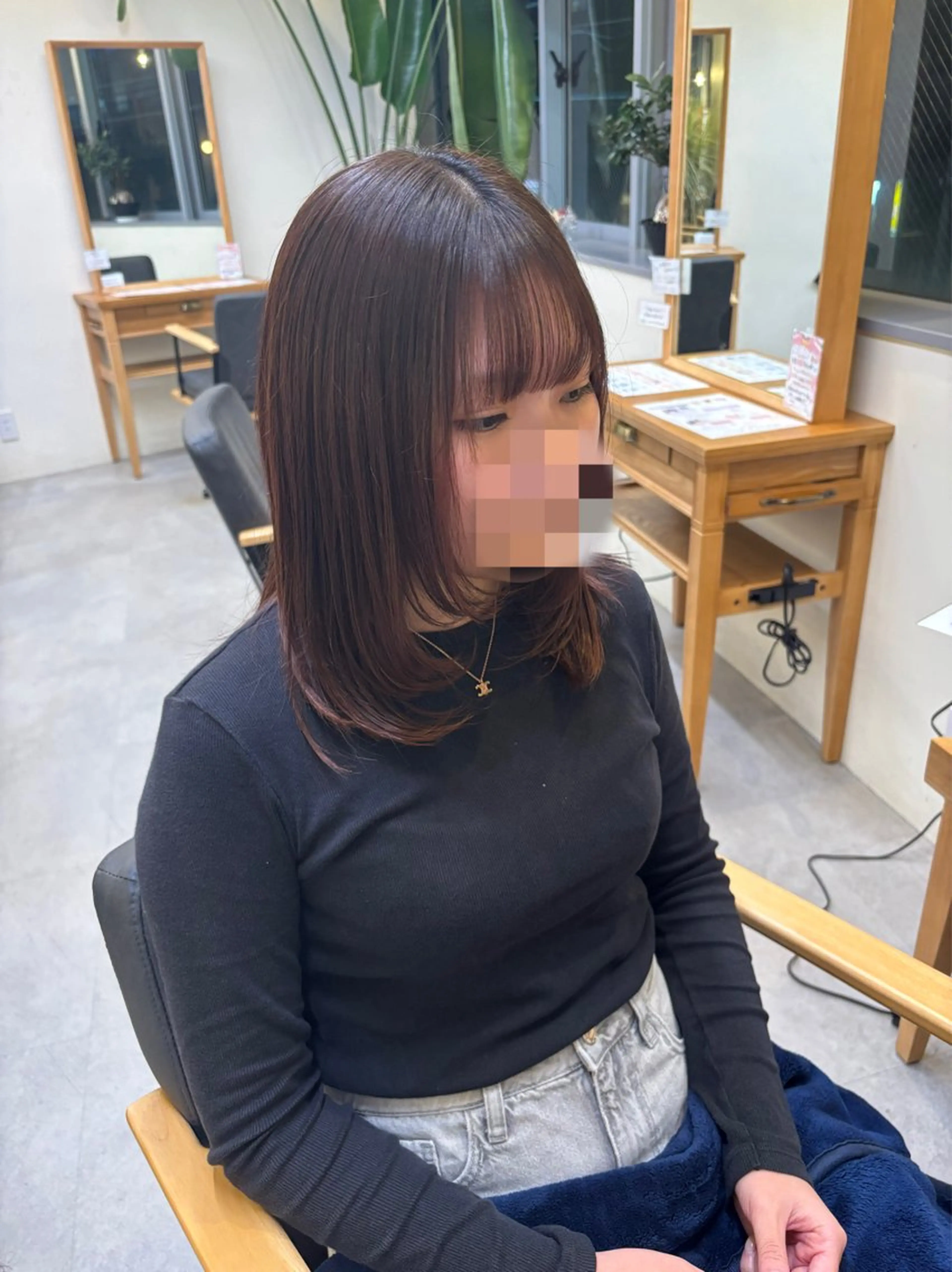 ミディアム 顔まわりレイヤー 顔周りカット レイヤーカット カット Hair pocket ritta所属・坂田 汐里のヘアスタイル
