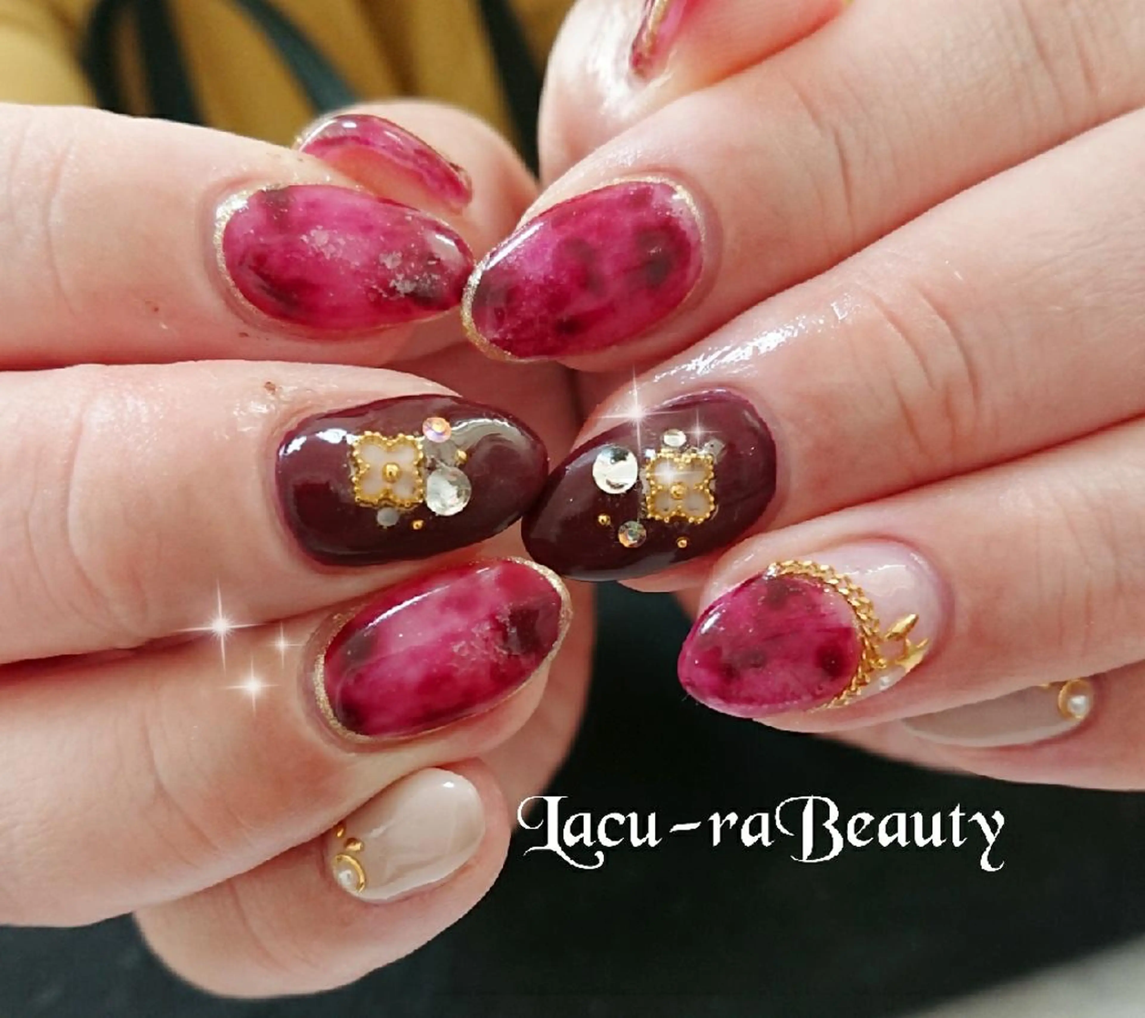 ネイル 小顔と腸の専門店 ラクーラビューティのエステ・リラクイメージ