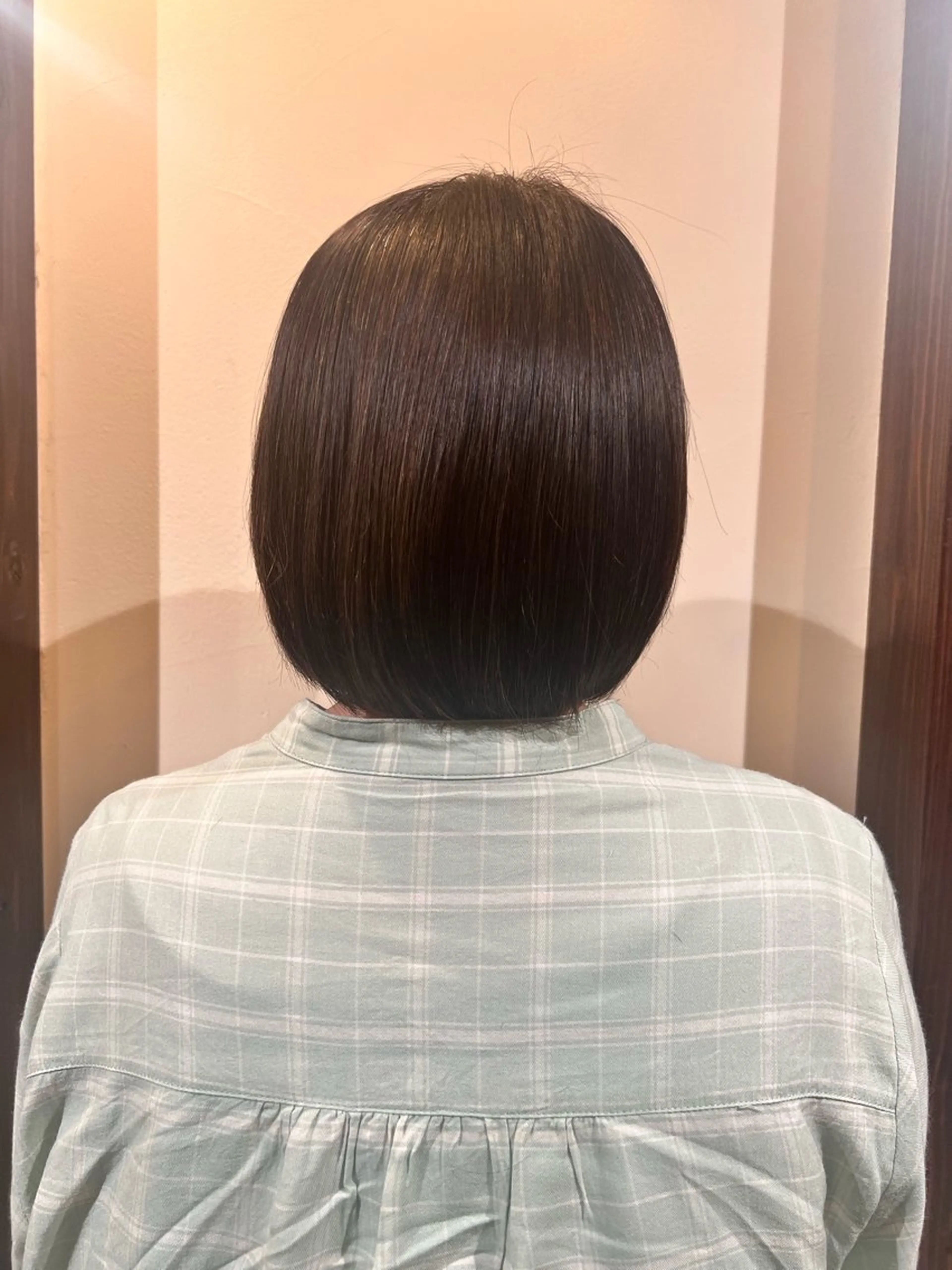 ショート 酸性ストレート Luster Friends所属・まゆ | 艶カラー | ストレートのヘアスタイル