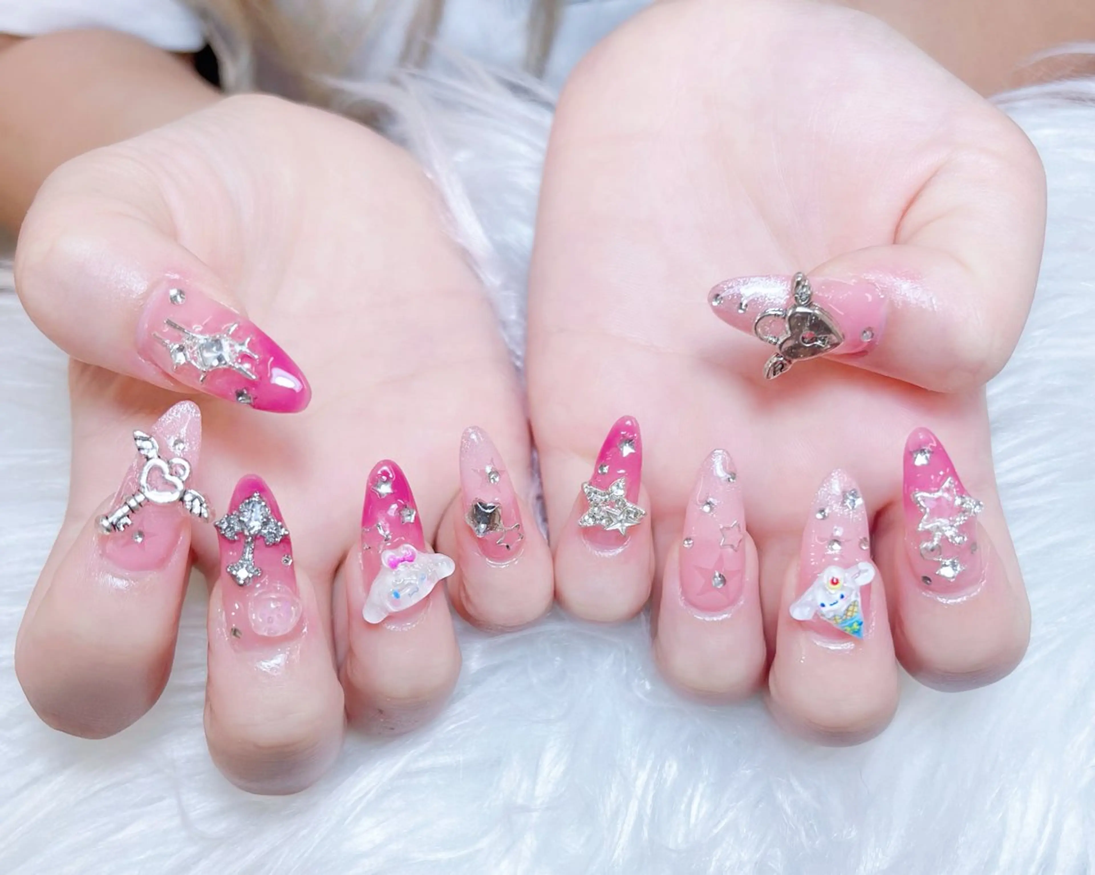 ネイル 成人式 ロングネイル マグネットネイル 大理石ネイル(マーブル) リボン ハンドネイル Amee Nailsalon所属・Amee Nailsalonのネイルデザイン