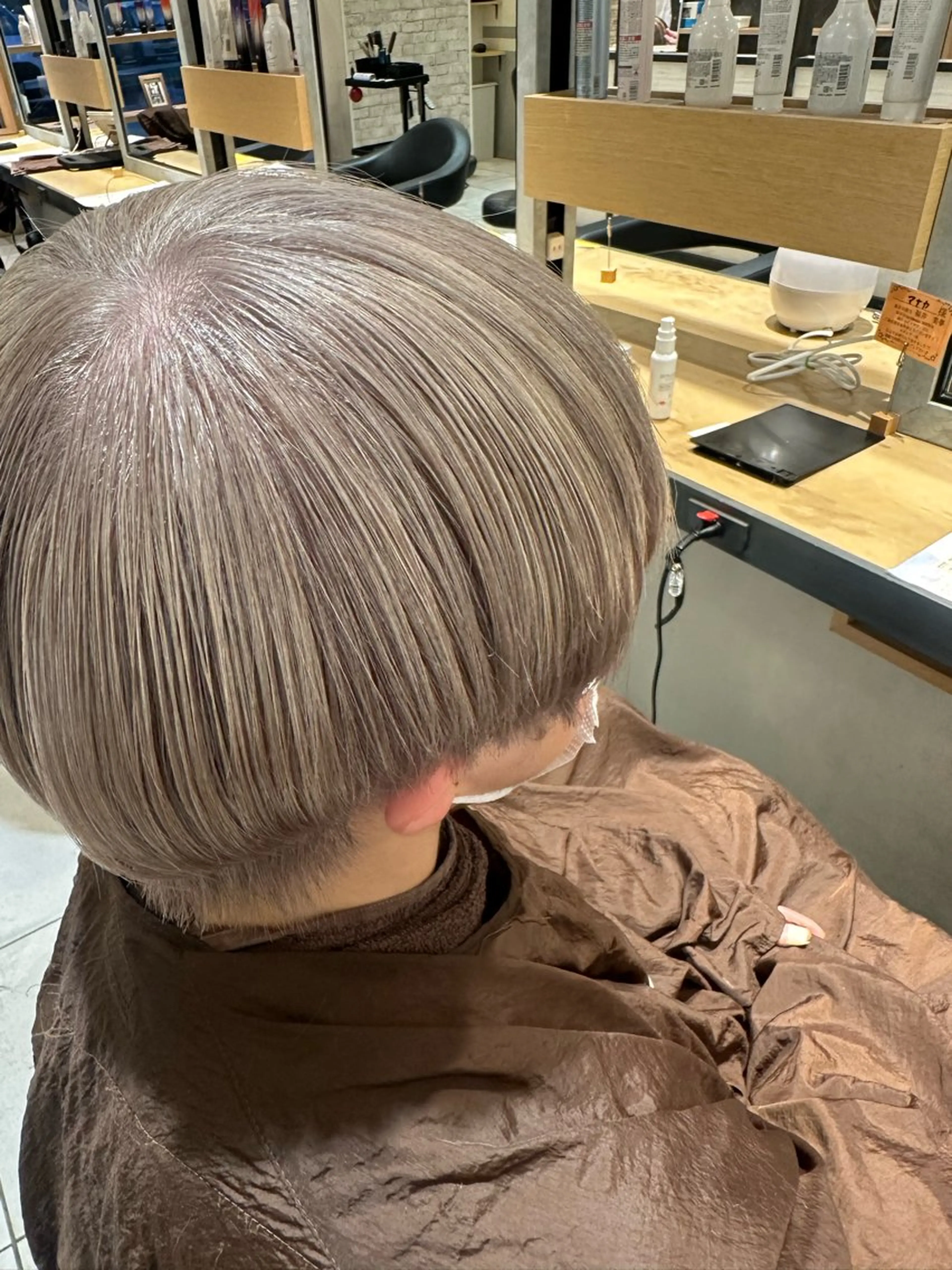 カラー ベージュカラー ブリーチ シルバー シルバーベージュ フクイ ミユのヘアスタイル