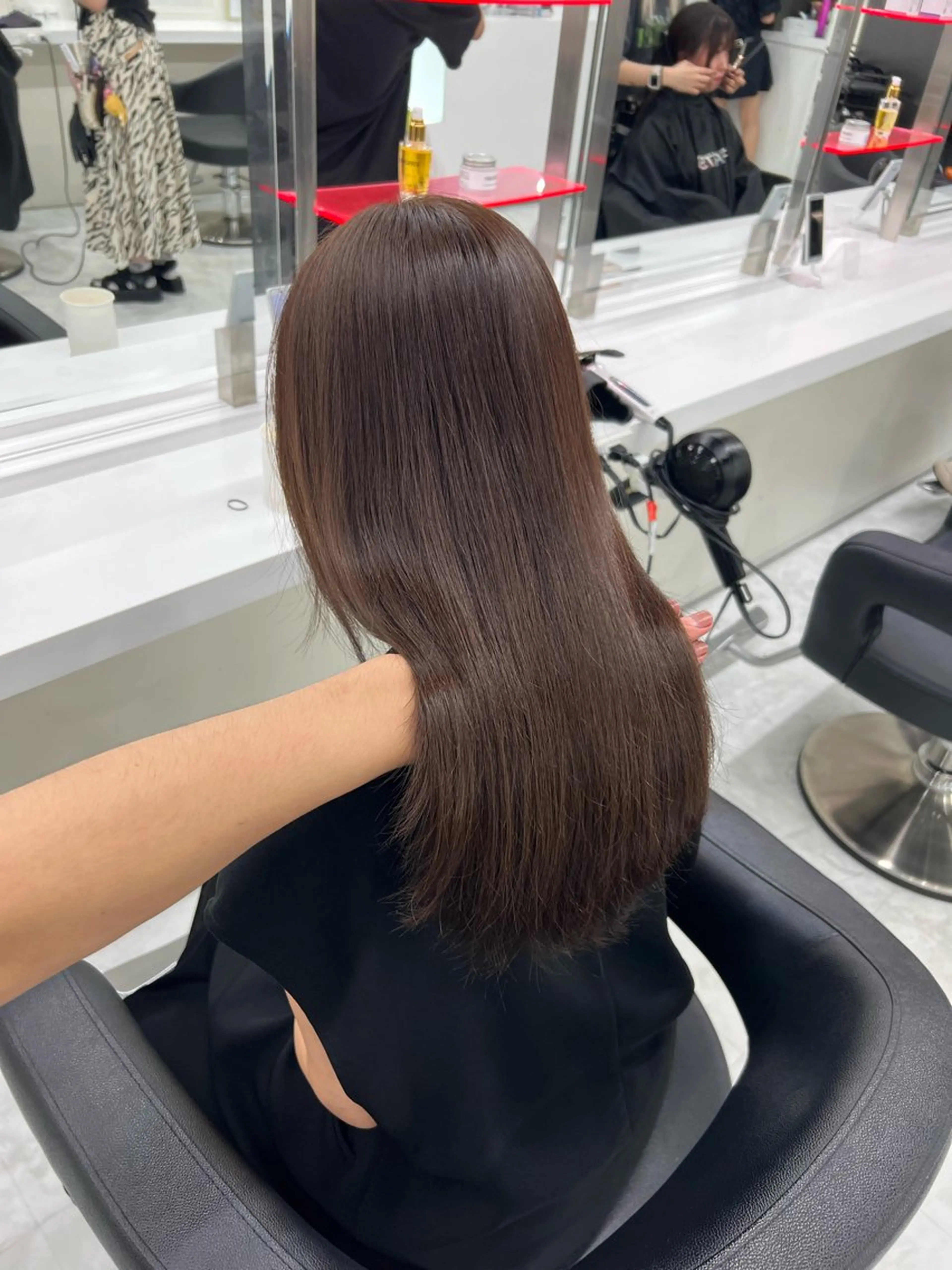 ロング カラー オリーブカラー🫒 レイヤーカット✂︎のヘアスタイル