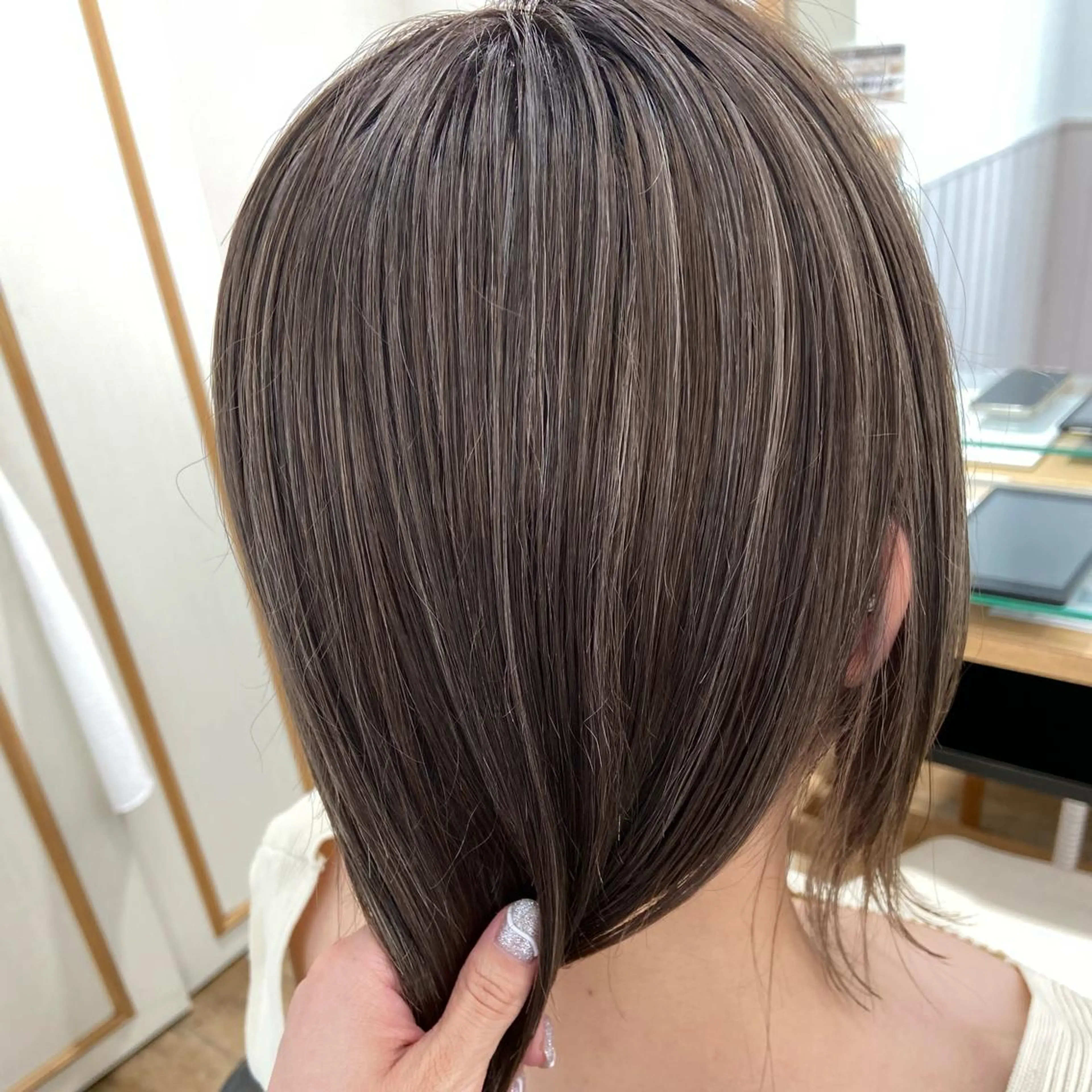 ミディアム カラー パーマ ヘアアレンジ メンズ キッズ ネイル マツエク・マツパ カット ヘアカラー トリートメント 横浜Bob美容師🤎 ERINAのヘアスタイル