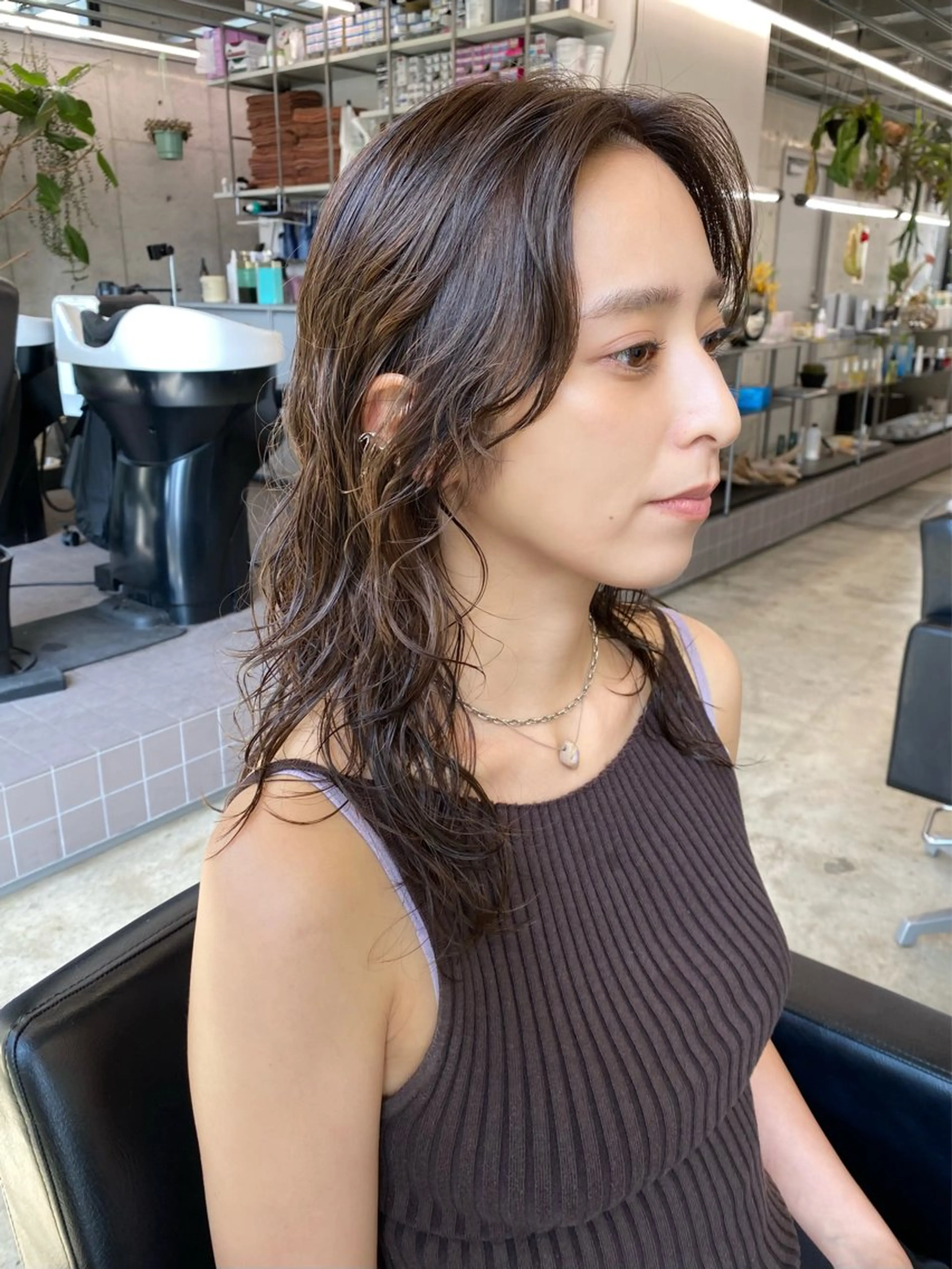 ミディアム パーマ ミディアムパーマ レイヤーカット カット ヘアカラー トリートメント 似合わせカット レイヤーボブウルフのヘアスタイル