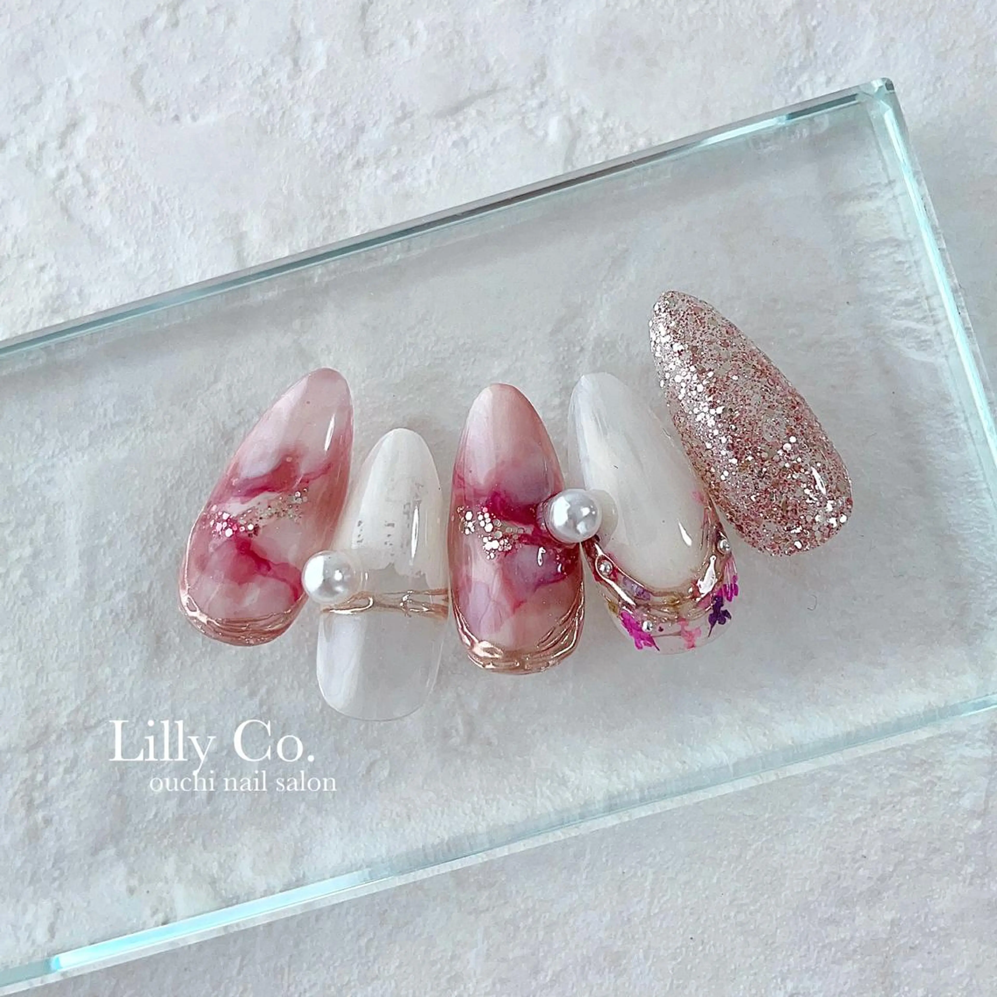 ネイル ピンク ハンドネイル ハンドケア Lilly Co.のネイルデザイン
