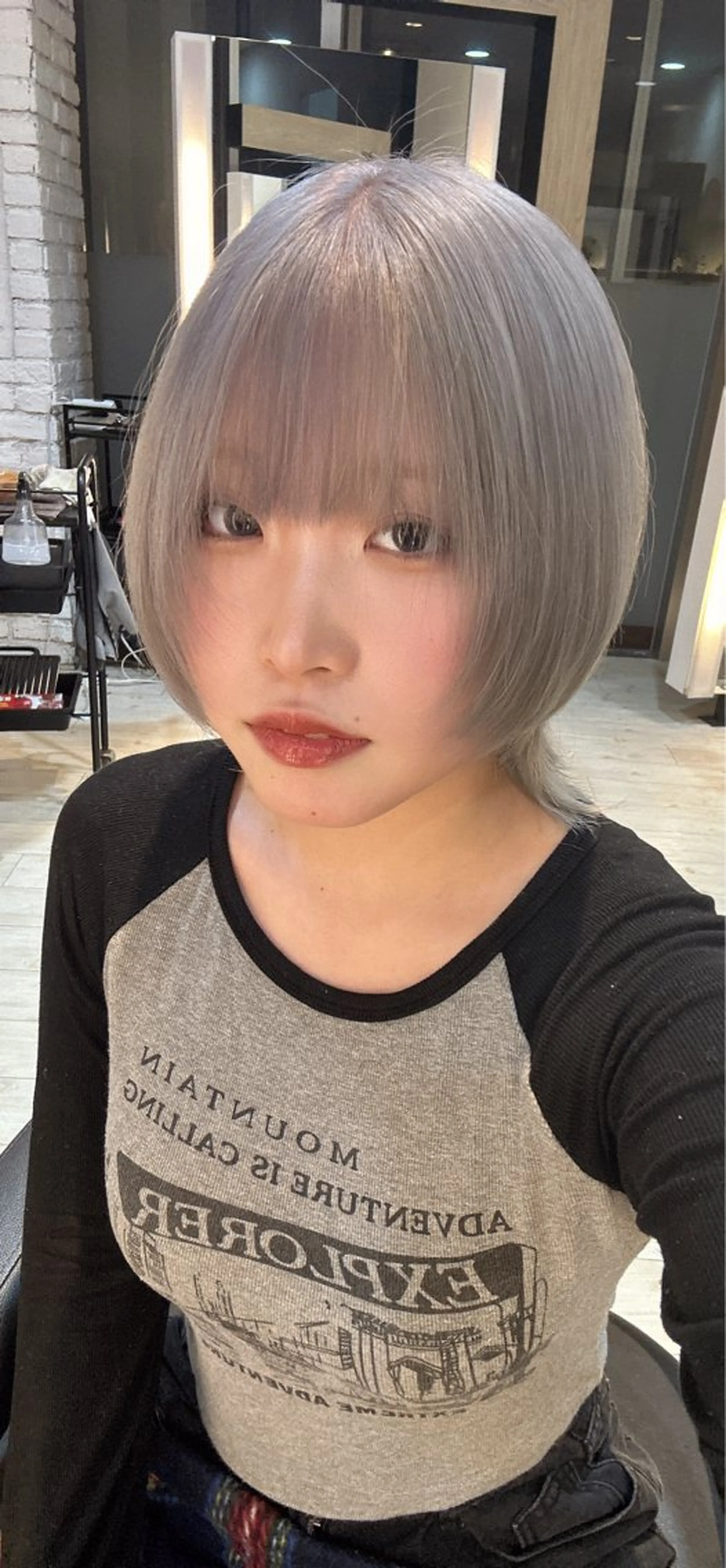 ショート カラー ブリーチ シルバー ホワイトシルバー カット ヘアカラー トリートメント 有働由良／ハイトーン ／韓国メンズヘアのヘアスタイル