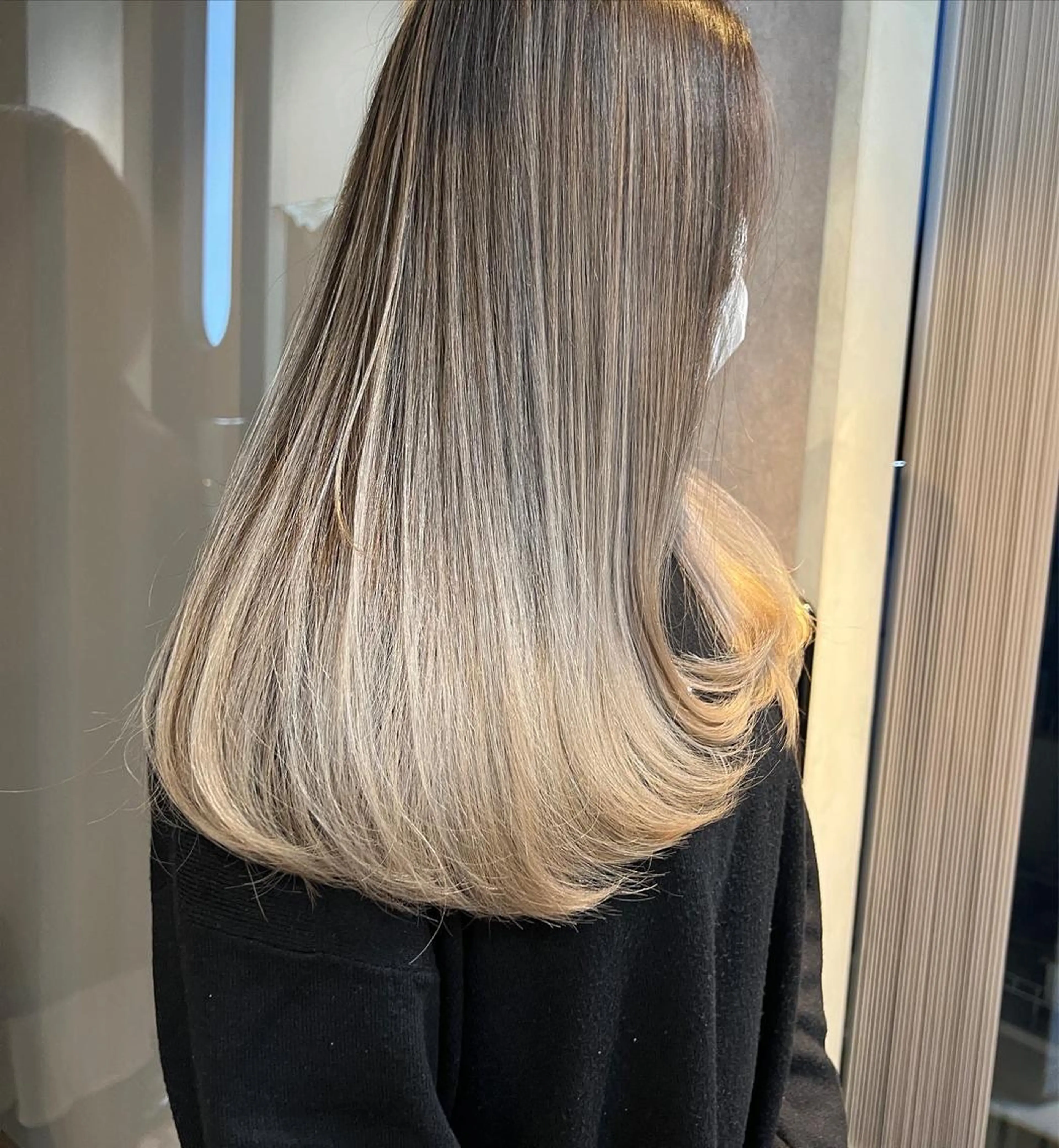 ロング ヘアカラー 顔タイプ診断®︎ ハイトーンカラーのヘアスタイル