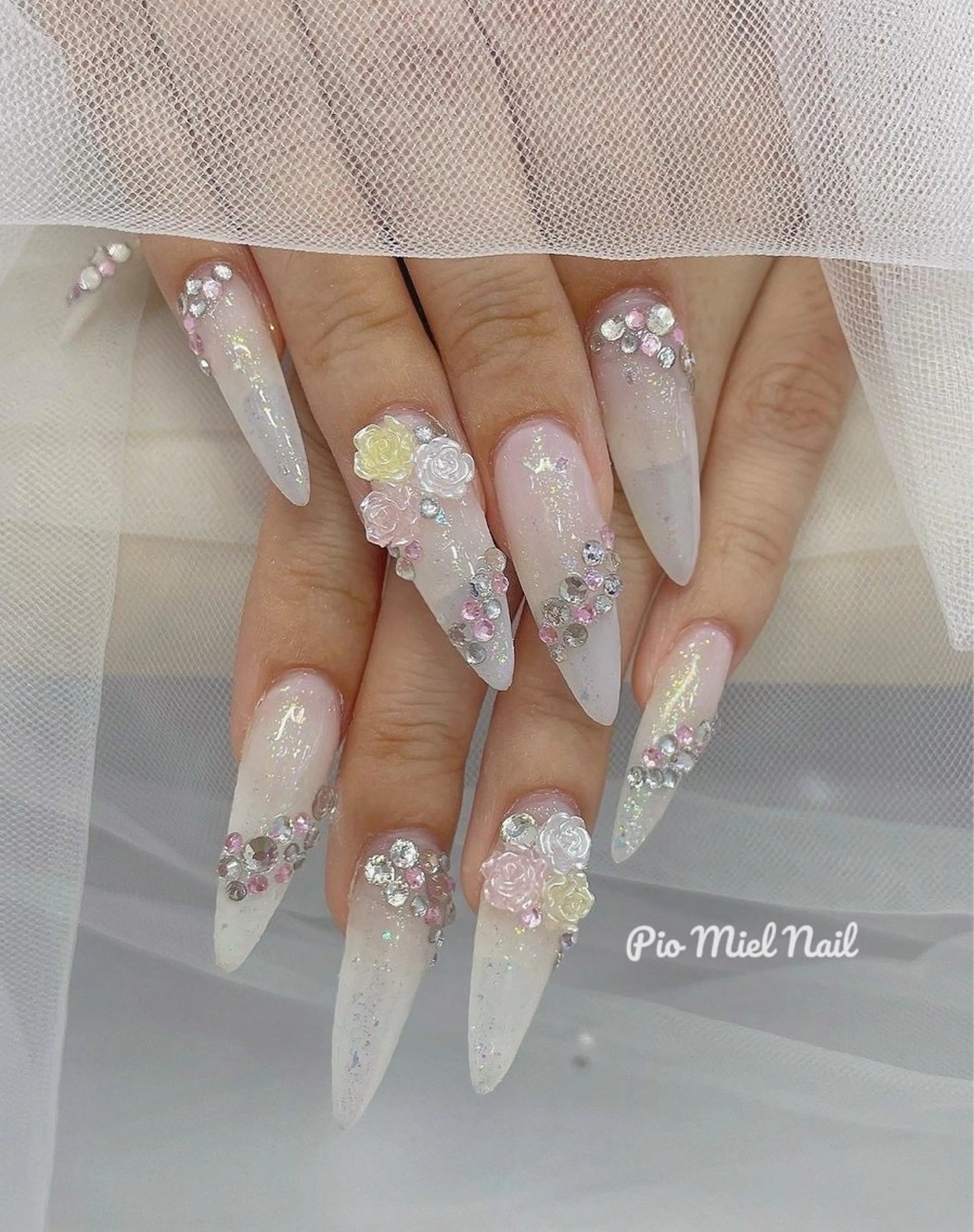 ネイル アートネイル オーロラネイル クリアネイル フラワーネイル グラデーション ハンドネイル Pionail 新宿のネイルデザイン