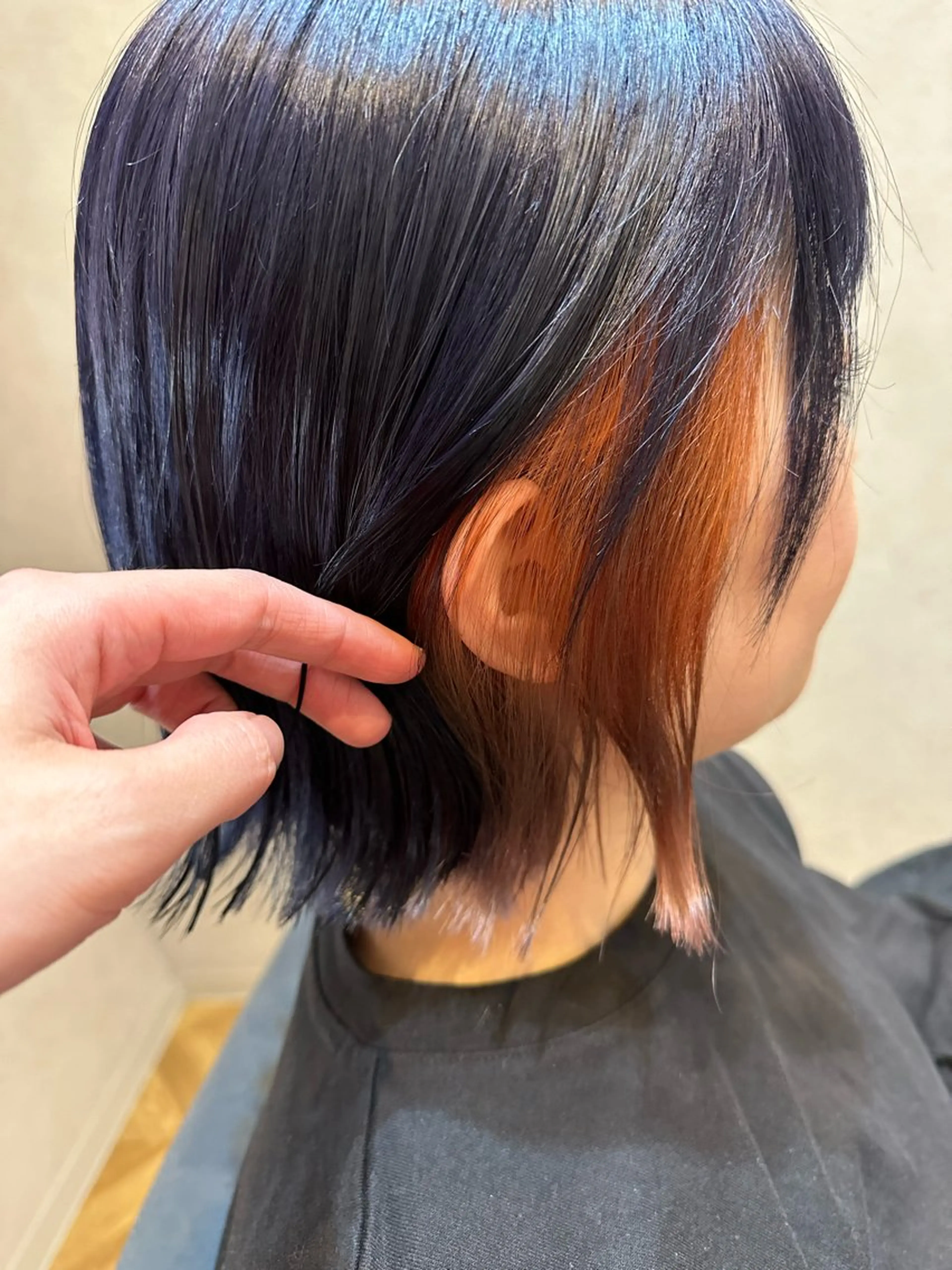 ショート カラー ブリーチ ブルーカラー ブルーバイオレット ケアブリーチ オレンジ ヘアカラー newi まーぼーのヘアスタイル