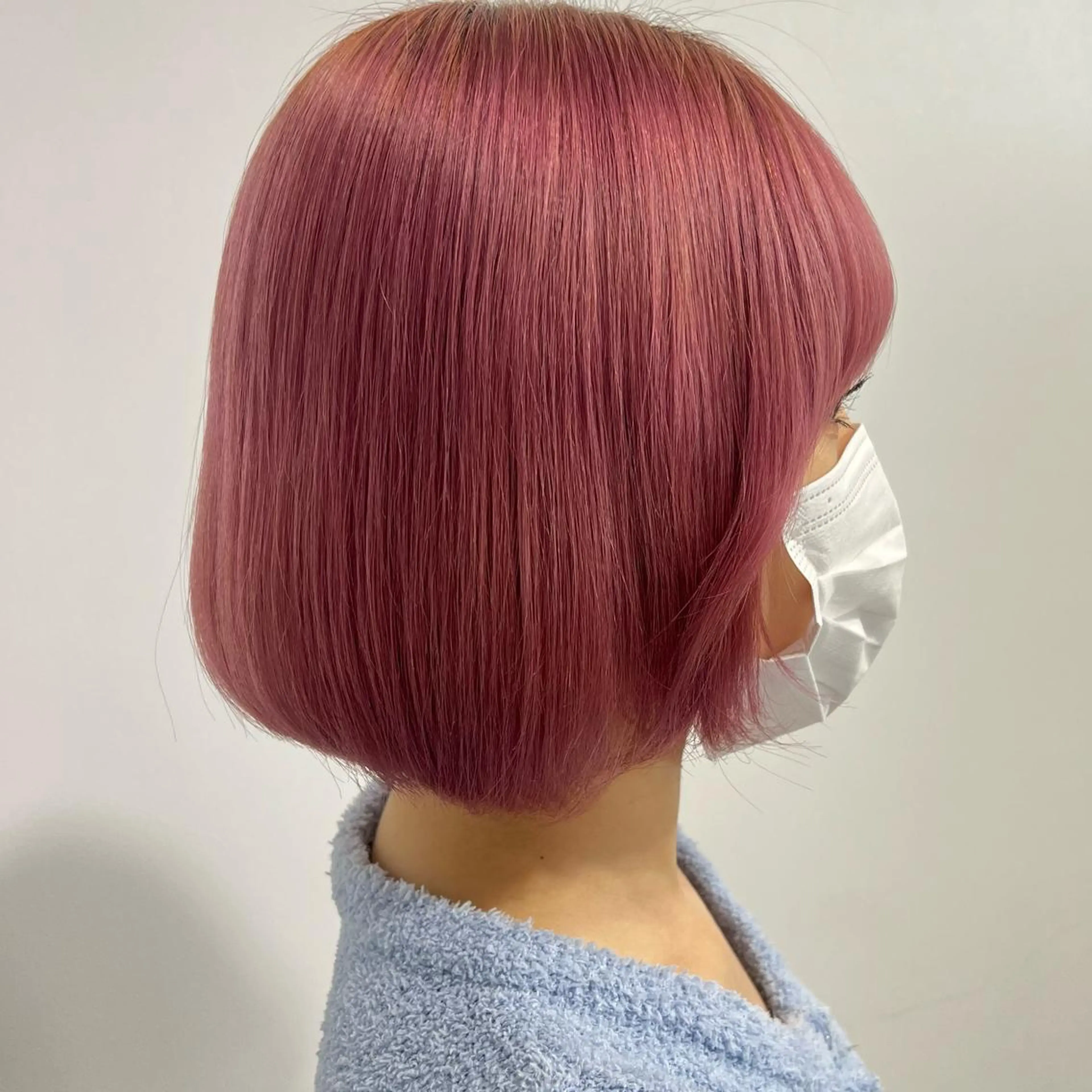 ショート カラー ヘアアレンジ ピンクカラー 🌼動き×透明感🩵 ハイトーン/ナナのヘアスタイル