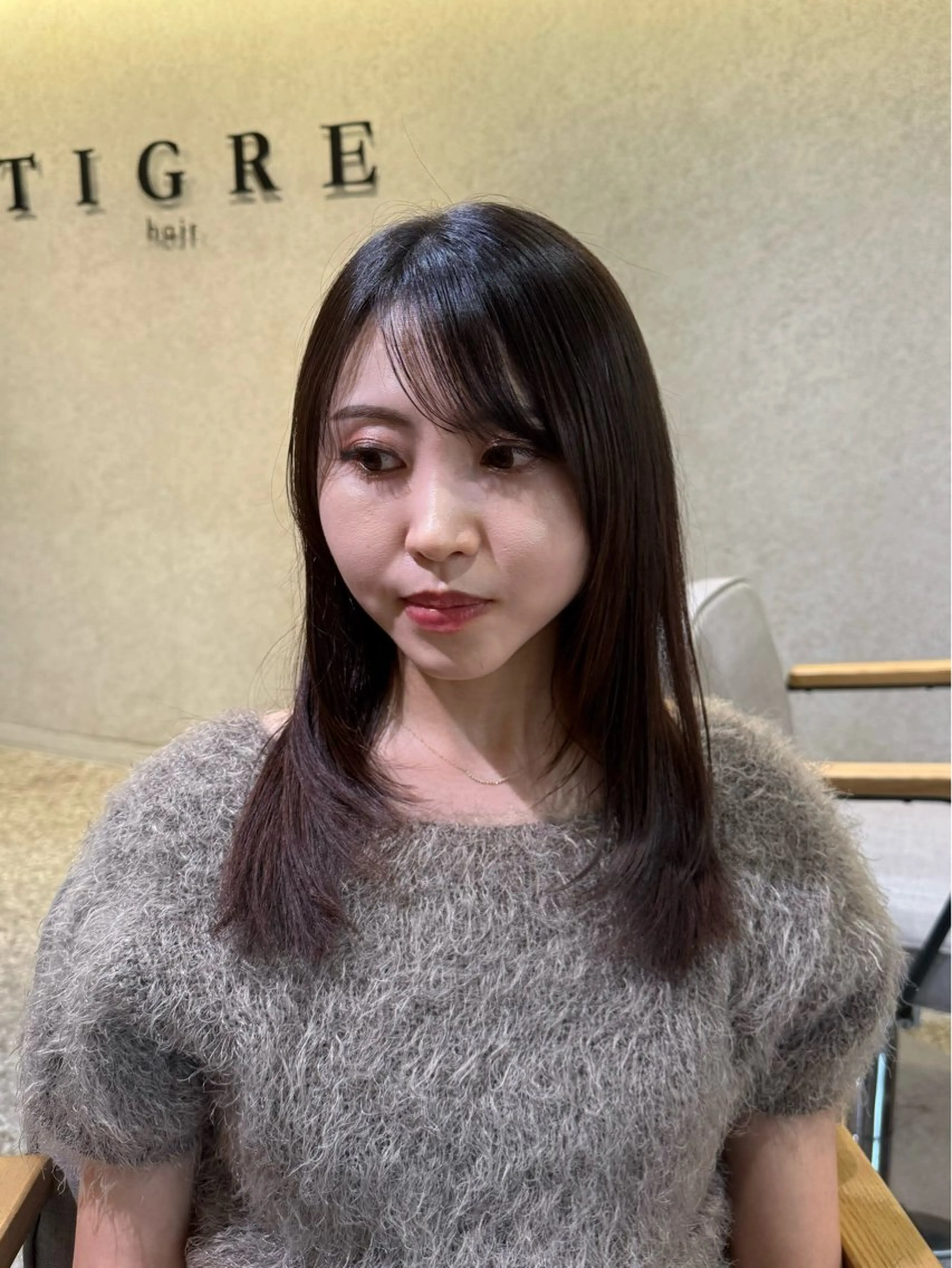 ミディアム TIGRE tenjin所属・kanon/レイヤー / 透明感カラー🩶のヘアスタイル