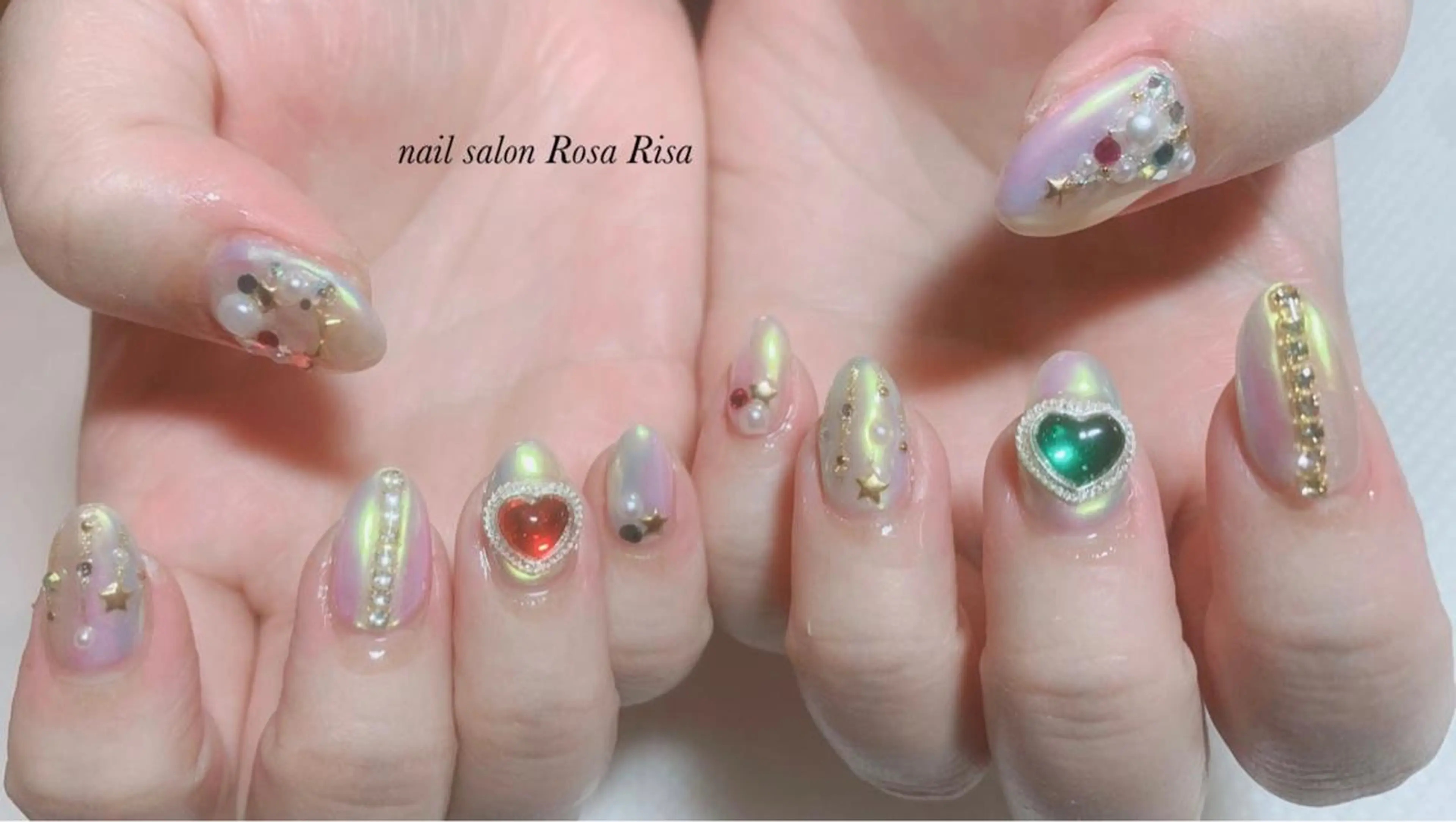 ミディアム ネイル クリスマス オーロラネイル 冬ネイル クリスマス ハンドネイル ネイルスタジオ シェイクユアハンズのネイルデザイン