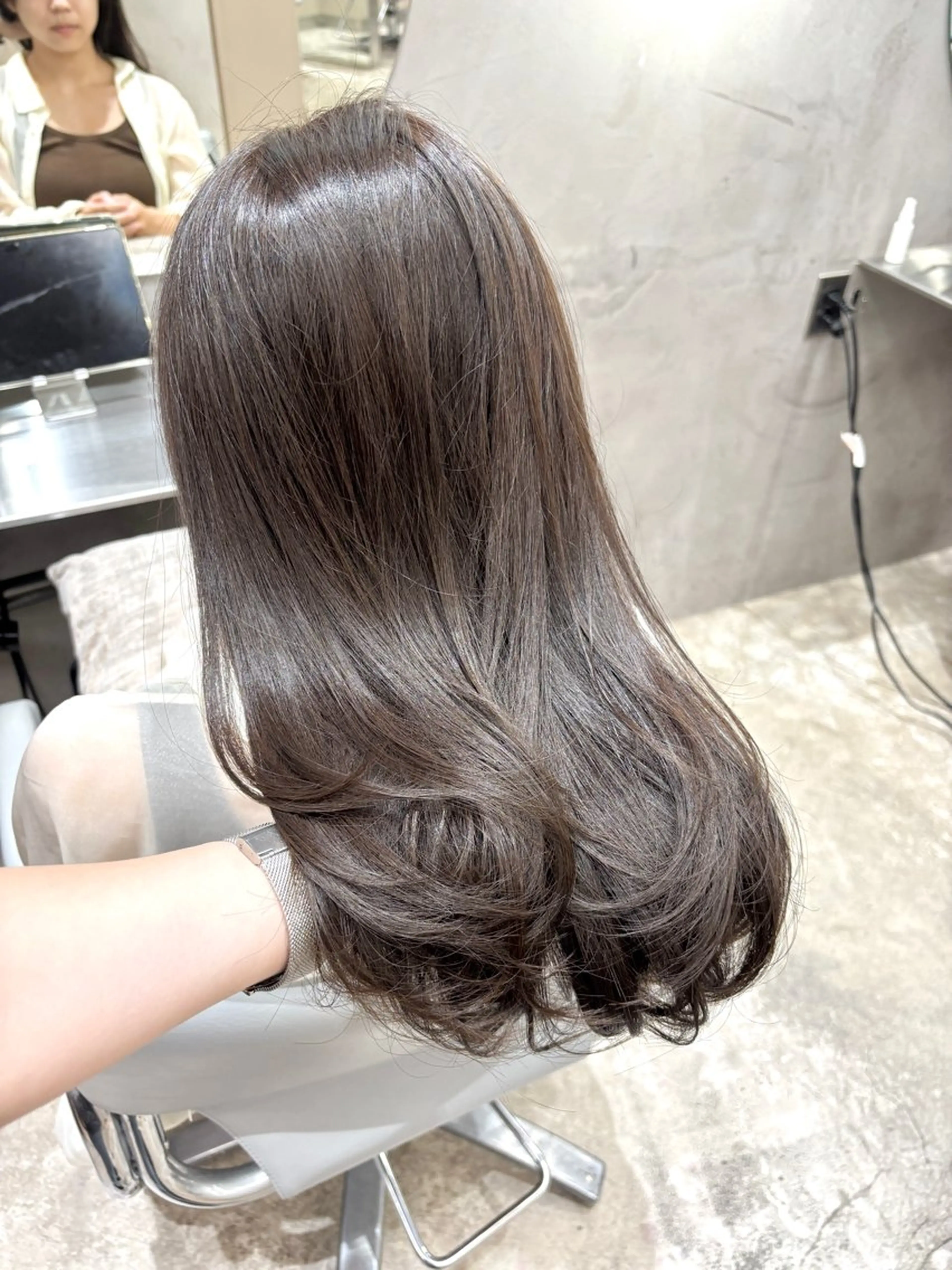 セミロング レイヤーカット カット ヘアカラー コトネ🫧 韓国風レイヤーカットのヘアスタイル