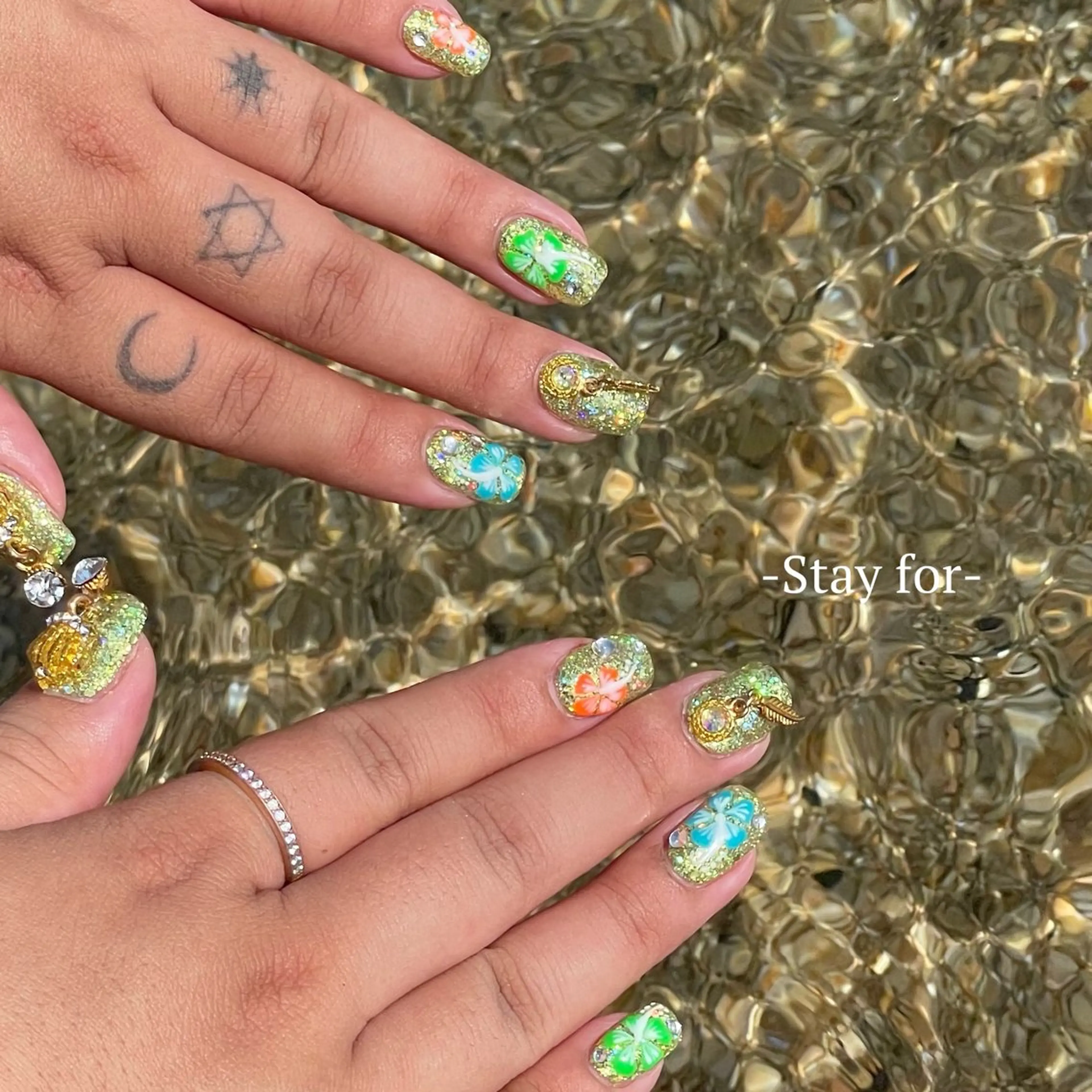 ネイル 韓国ネイル ラメ(グリッター) 持ち込み 夏ネイル 黄色 Stay forのネイルデザイン