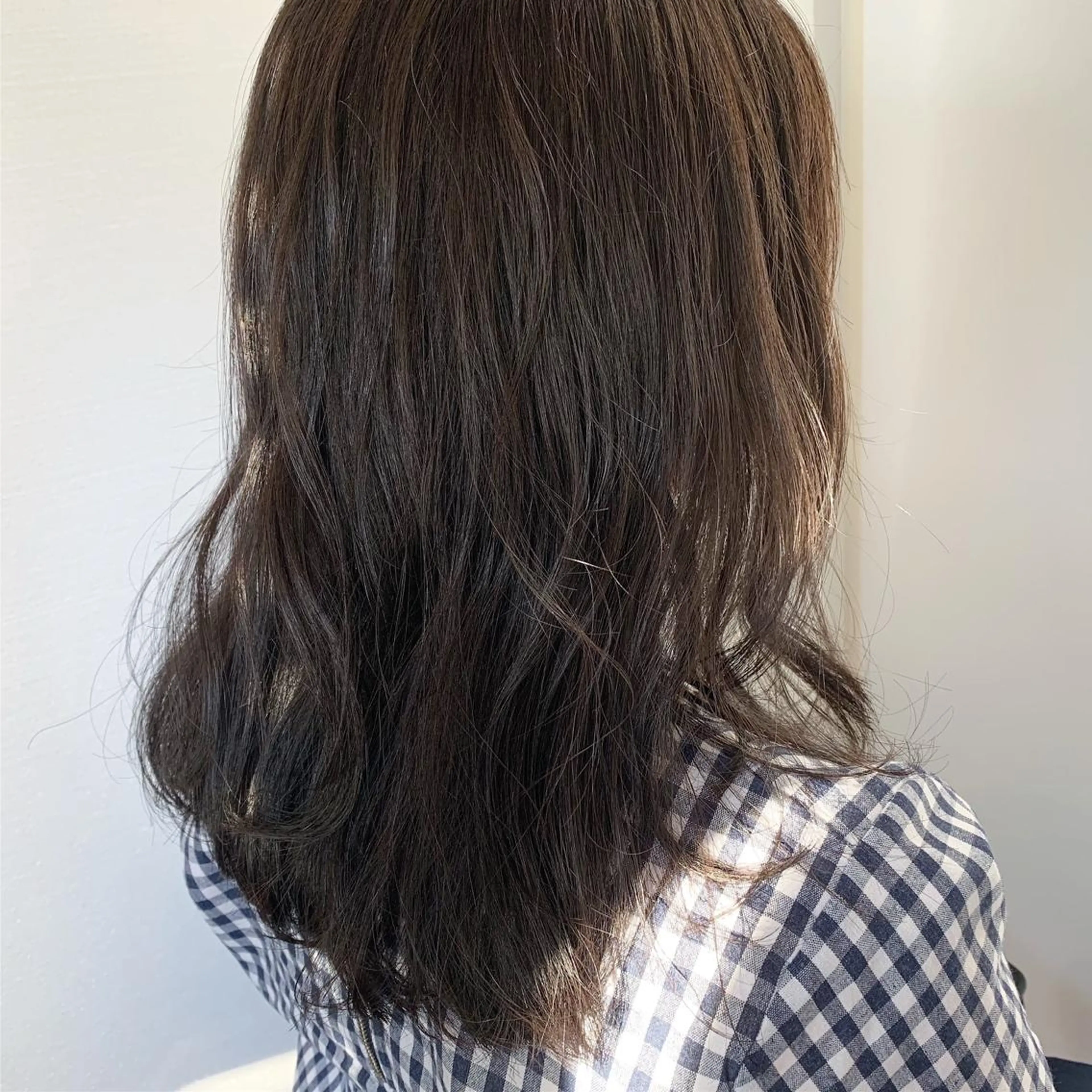 セミロング カラー 透明感カラー イルミナカラー カット ヘアカラー トリートメント 【Uneユヌ】菊地 春那のヘアスタイル