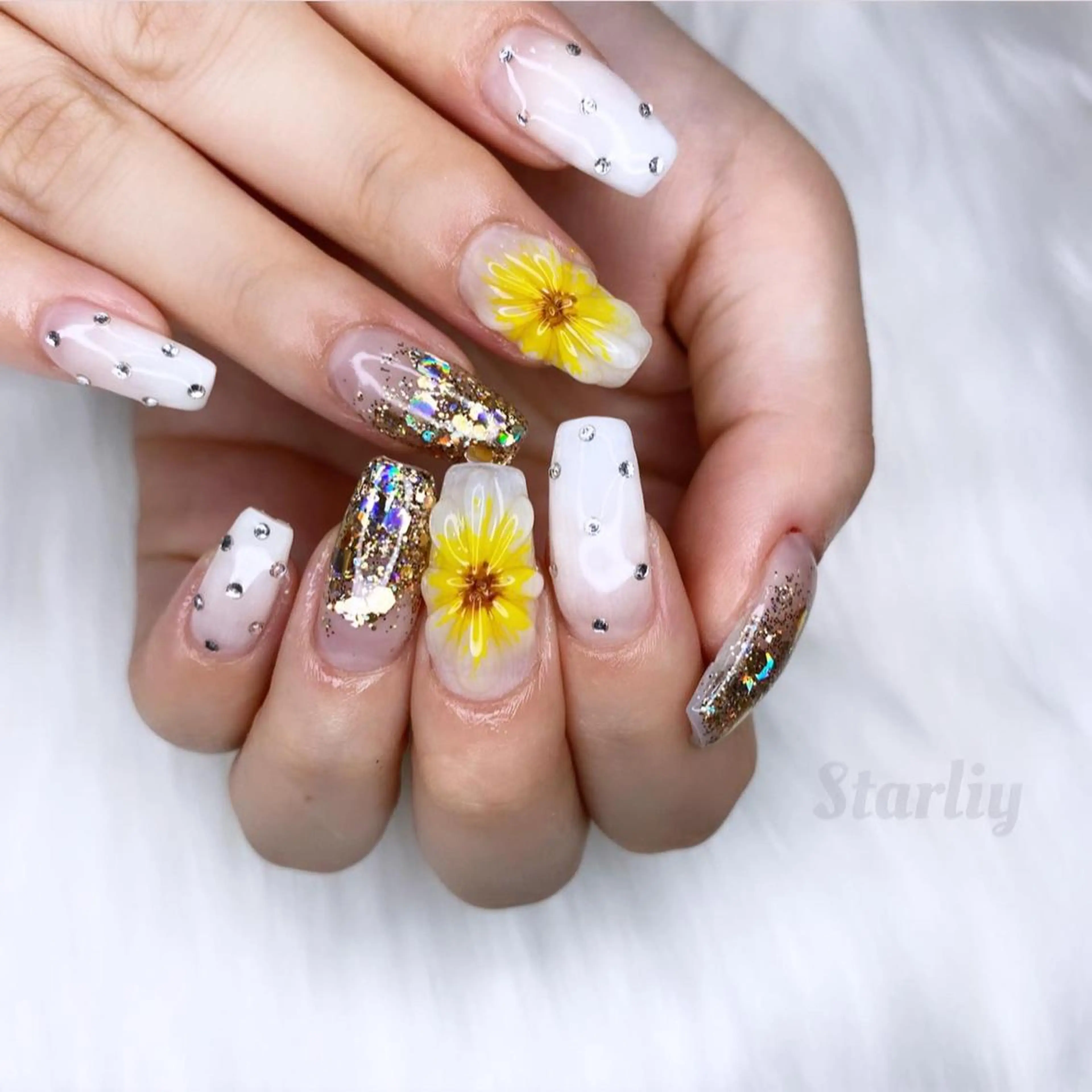 ネイル アートネイル ストーンネイル Starliy所属・~Starliy~ 三重県津市のネイルデザイン