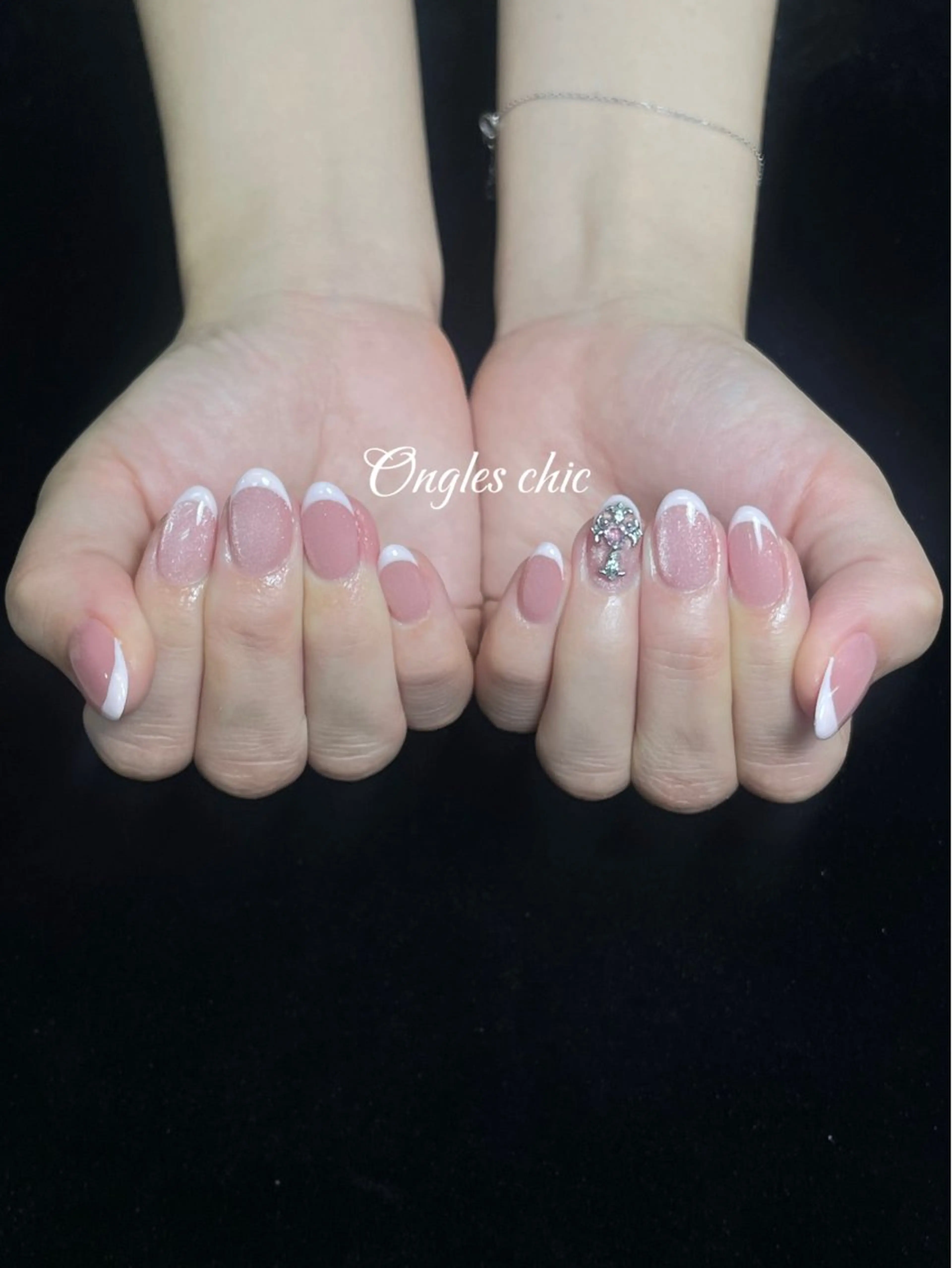 ネイル アートネイル オーロラネイル フレンチネイル ジェルネイル マグネットネイル ハンドネイル ハンドケア ongles chicのネイルデザイン