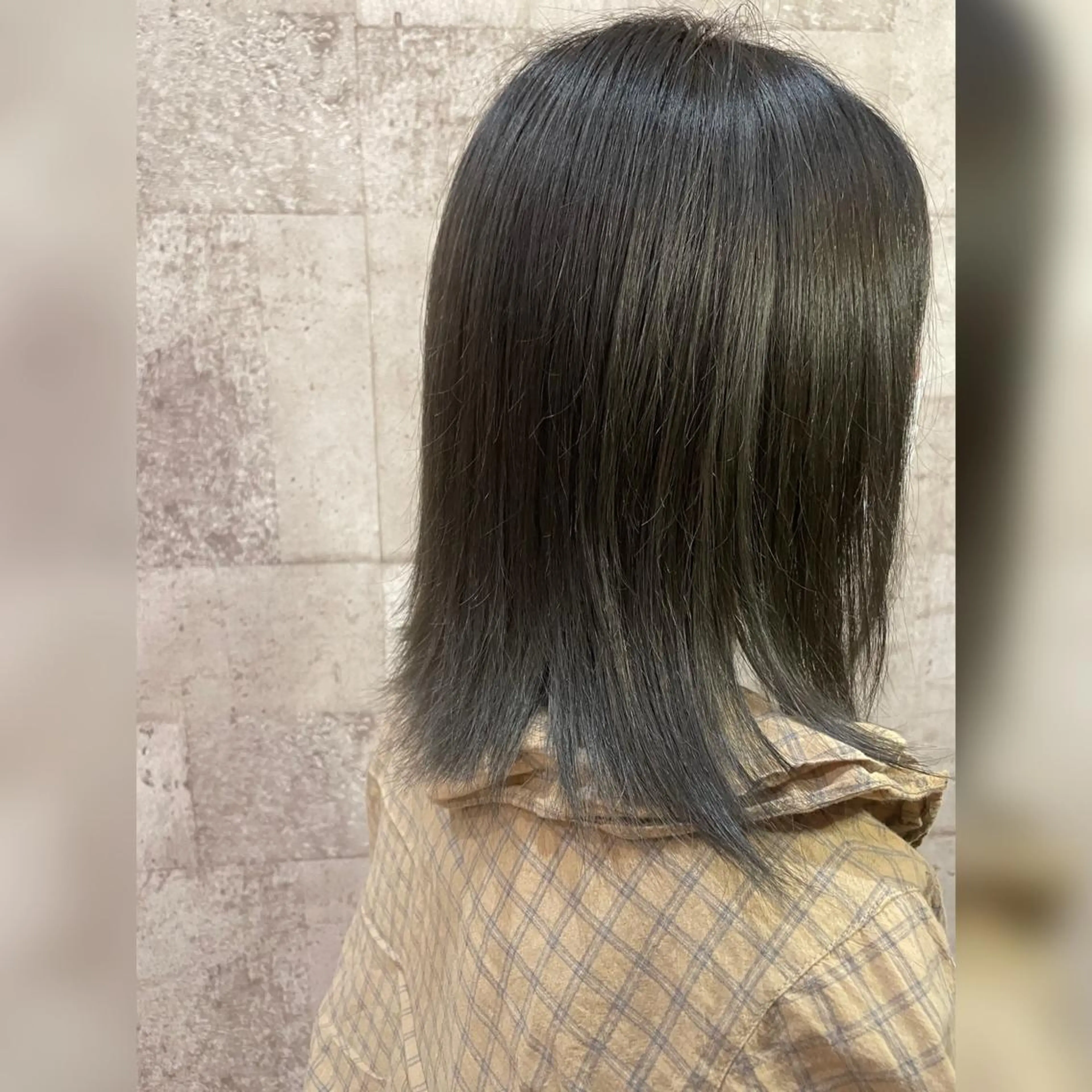 ミディアム カラー ダークグレー i.+sapporo所属・ショート/レイヤー /札幌/小山内のヘアスタイル