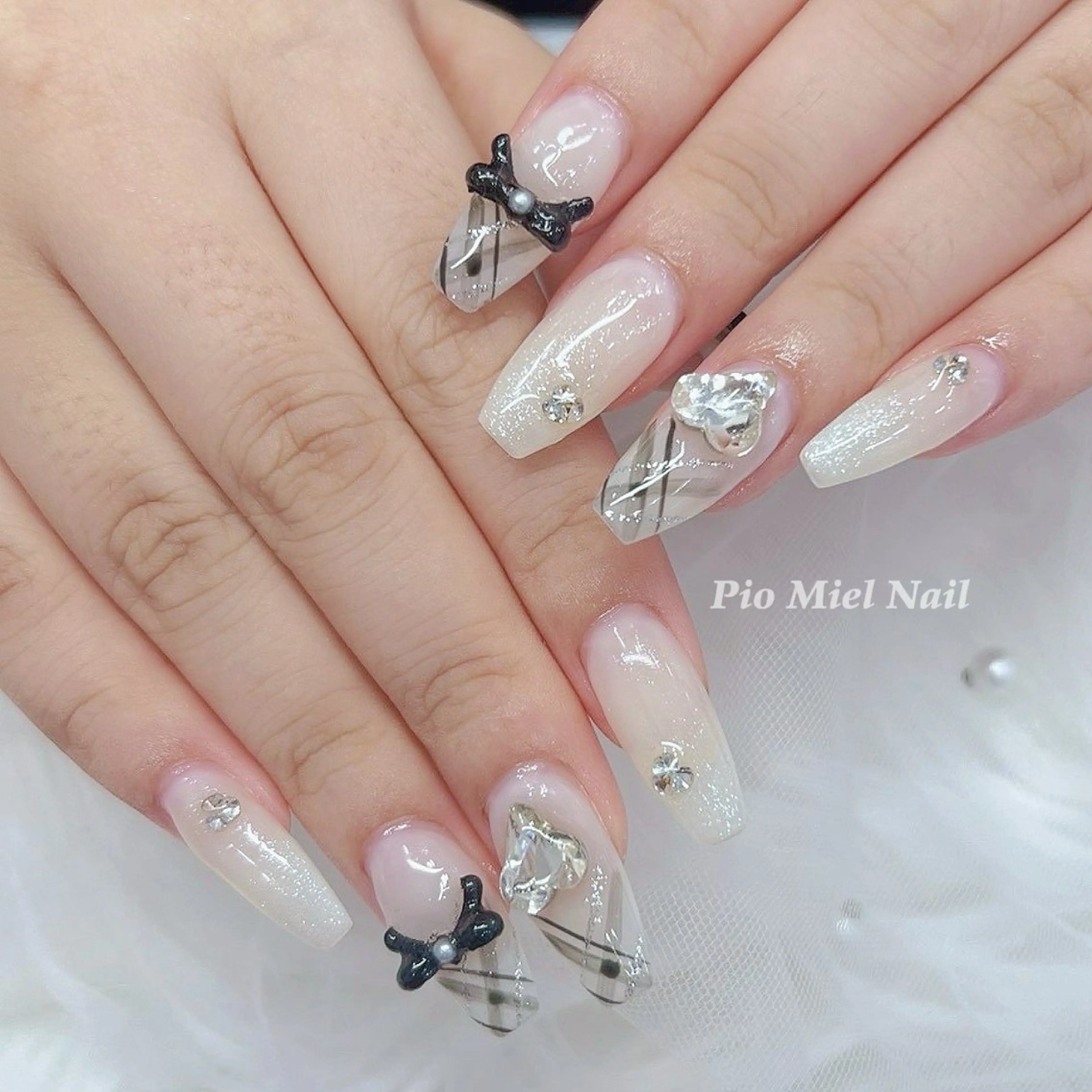 ネイル ジェルネイル ガーリー ロングネイル 持ち込み パラジェル ハンドネイル momo 長さだしのネイルデザイン