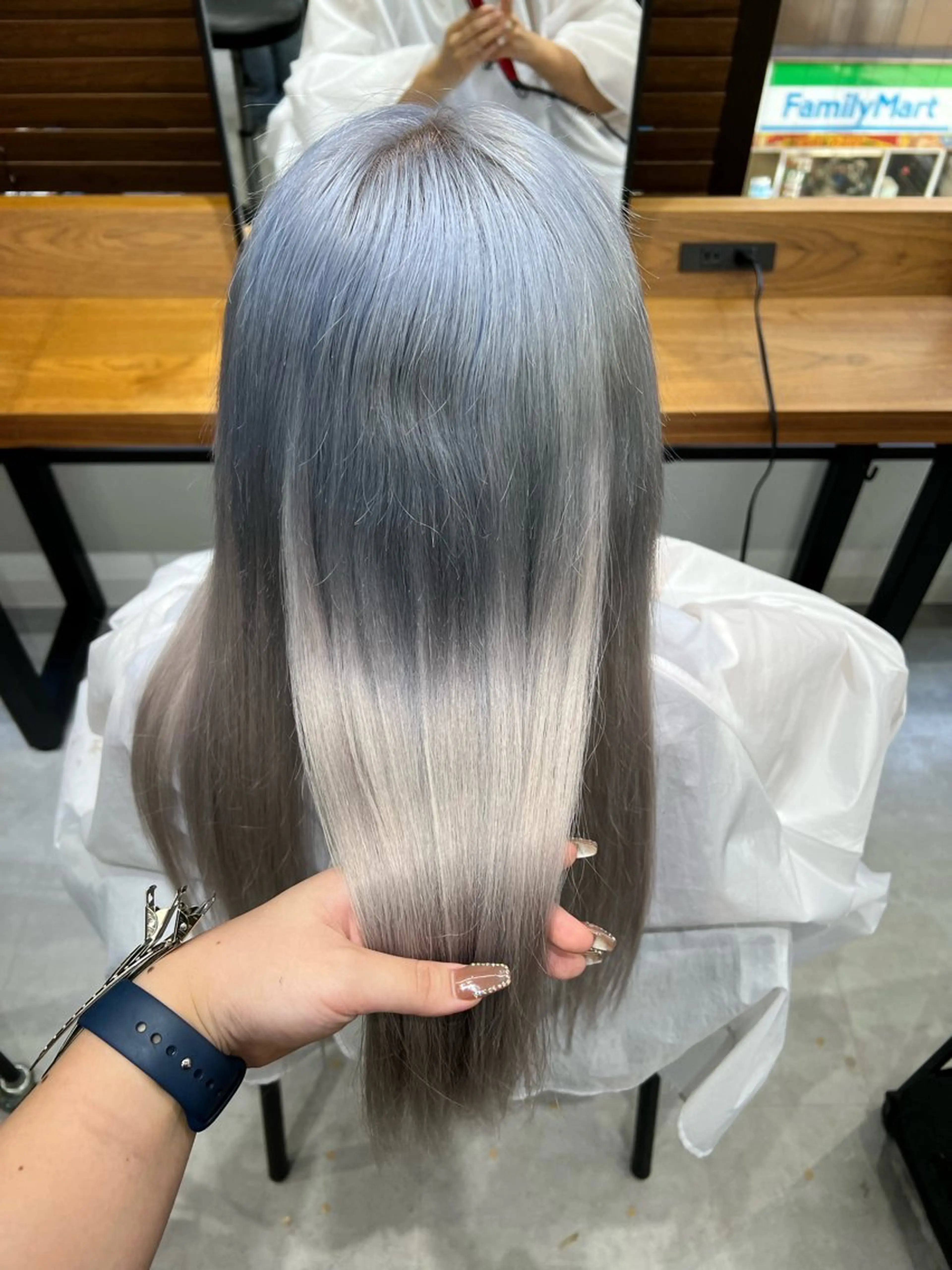 ロング カラー シールエクステ ブルーカラー グラデーションカラー ハイトーンカラー シルバー カットモデル募集 八王子/kyocoのヘアスタイル