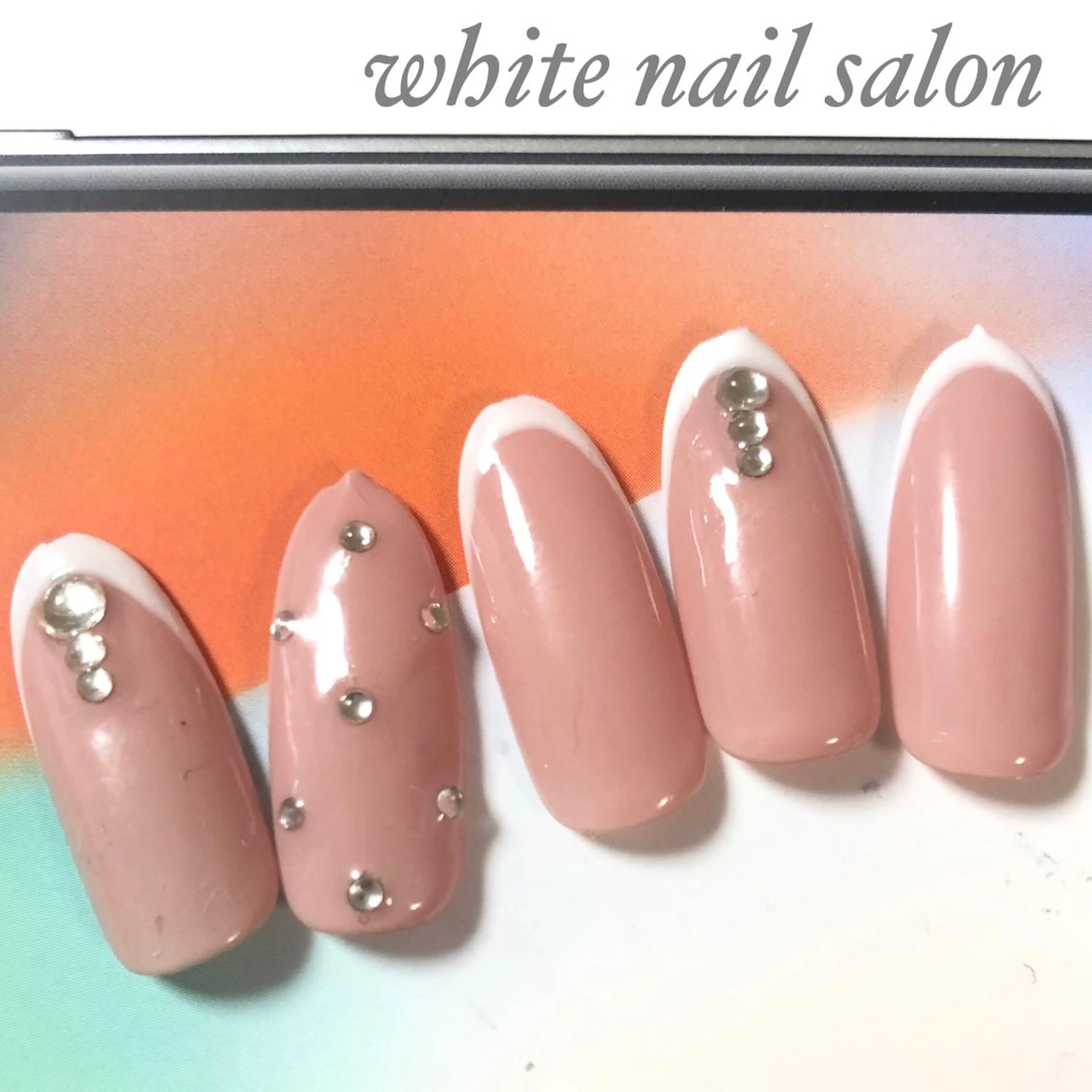 ネイル フレンチネイル ジェルネイル ホログラムネイル シルバー シンプルネイル ハンドネイル white nail salonのネイルデザイン