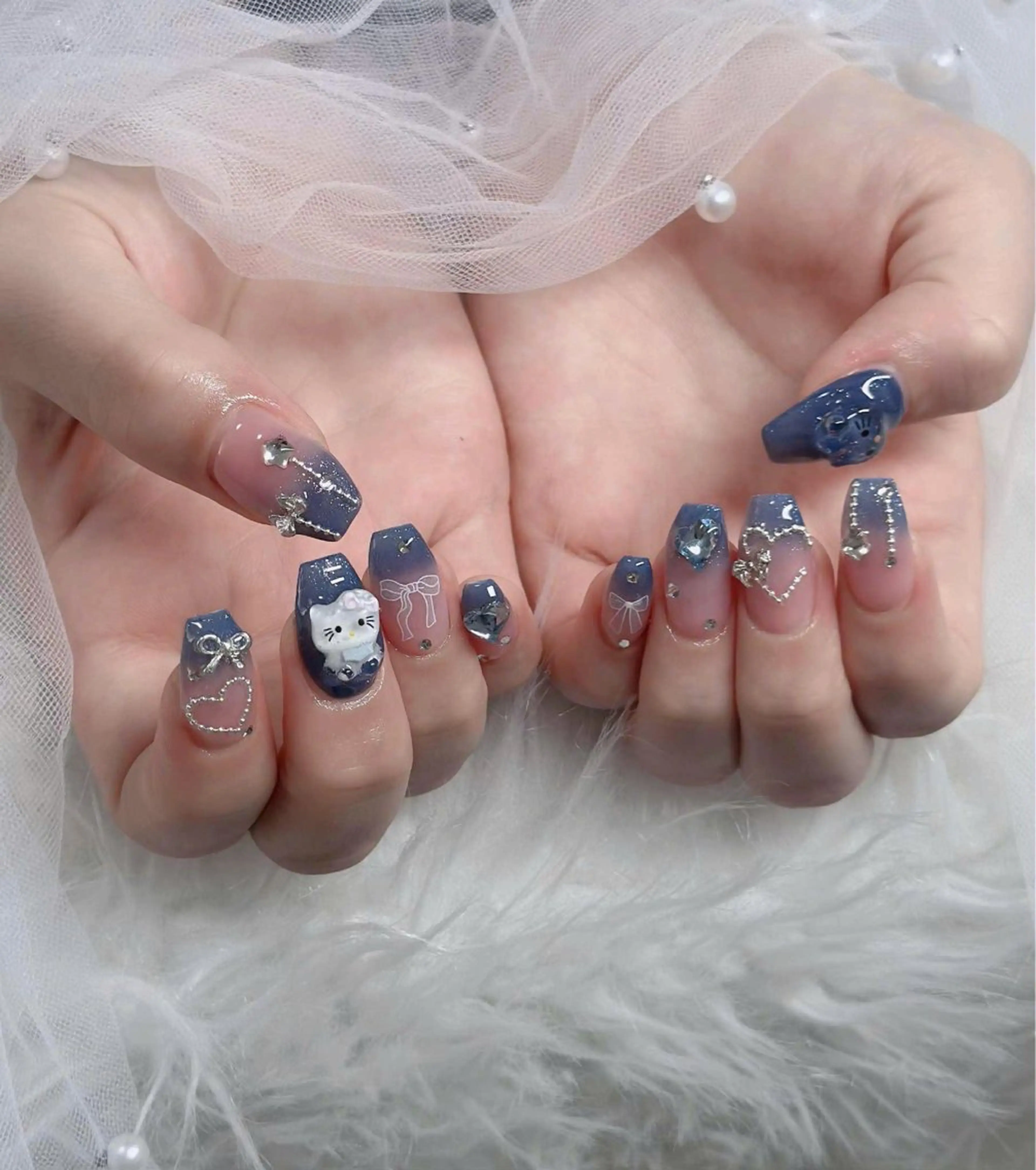 ネイル オーロラネイル フレンチネイル ジェルネイル ハロウィン キラキラネイル ハンドネイル H.baby Nail Salon所属・H.baby Nail Salonのネイルデザイン