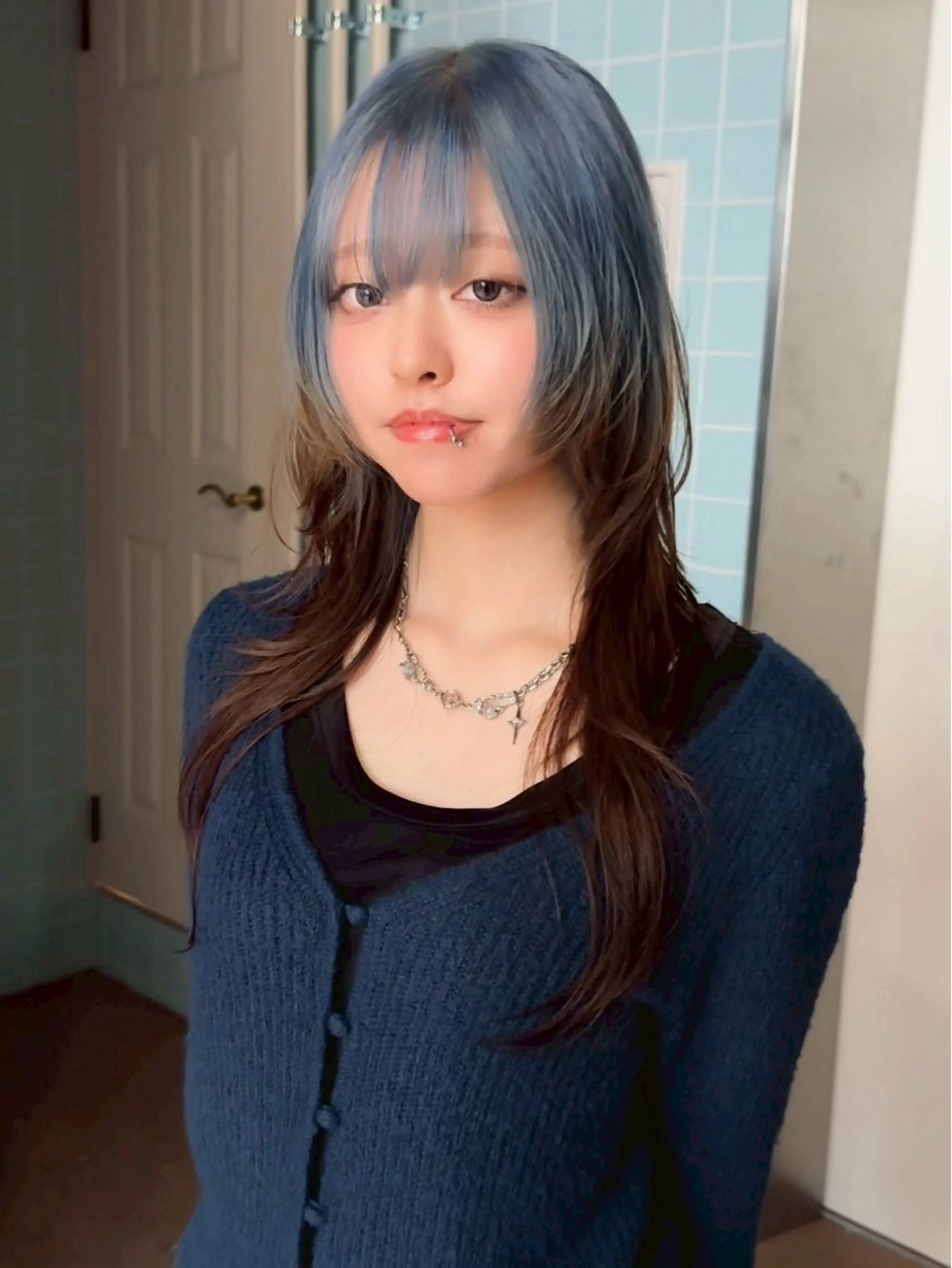 ロング カラー ブリーチ デザインカラー ハイトーンカラー ロング ウルフカット カット ヘアカラー トリートメント ウルフ/レイヤー/ 渋谷🔮西村 悠大のヘアスタイル
