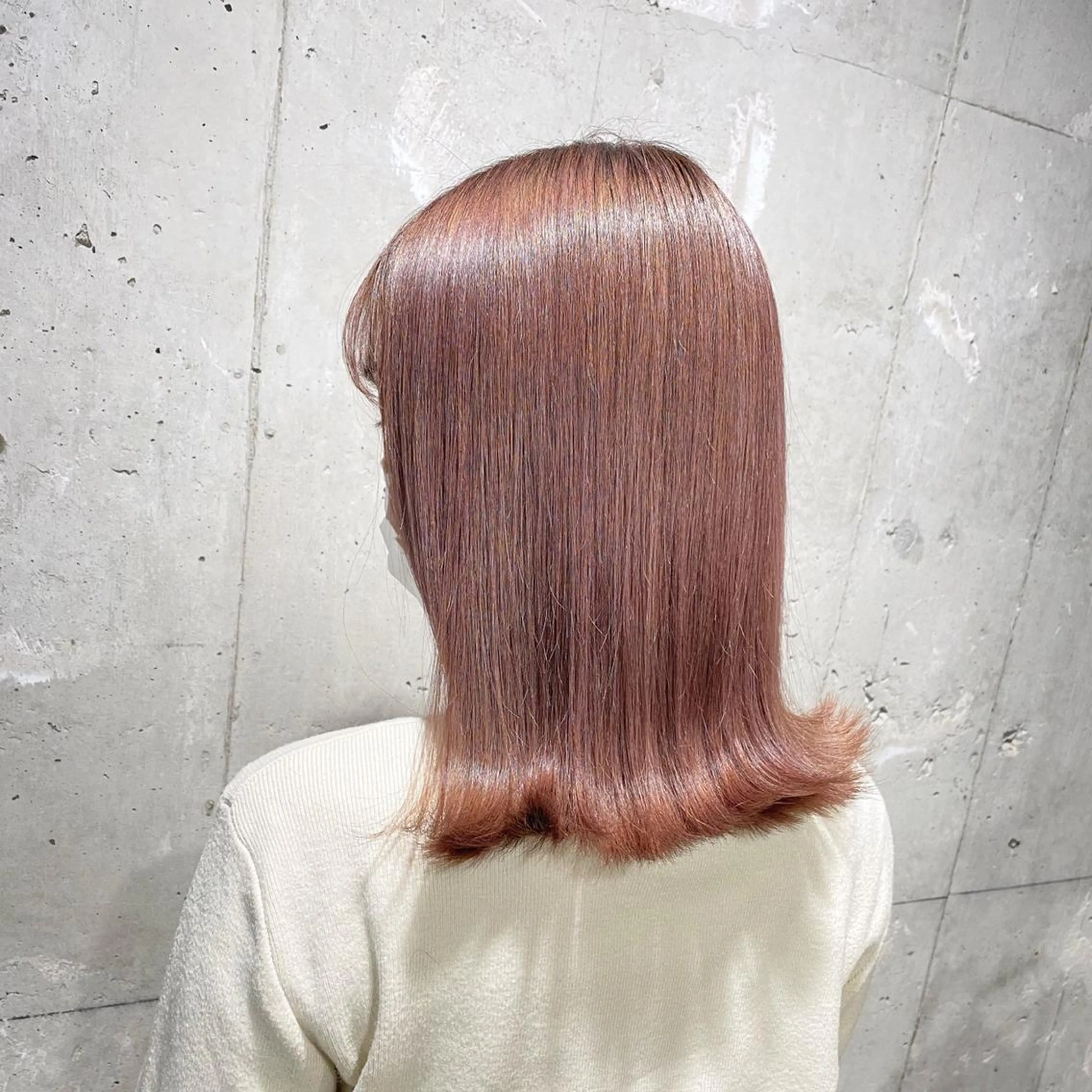 セミロング ❤︎ワンホンガーリー なハイトーンヘア❤︎のヘアスタイル
