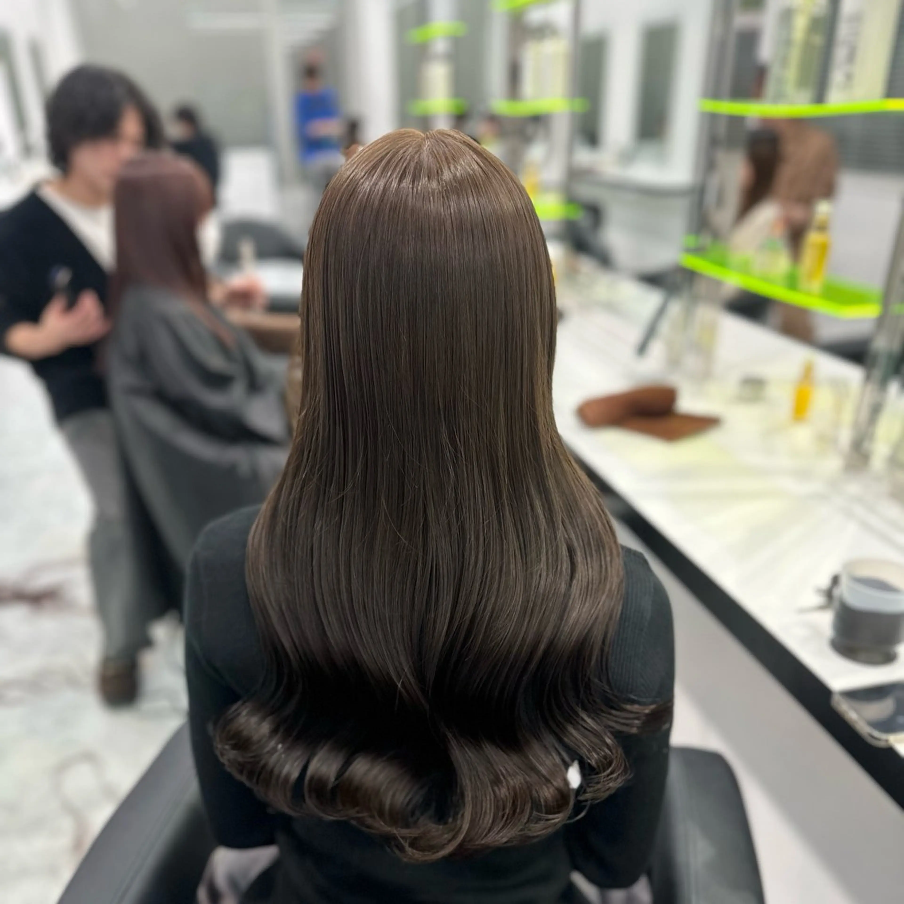 セミロング カラー ヘアカラー トリートメント 🫧ハイトーン🫧 ベージュ🫧徹哉のヘアスタイル