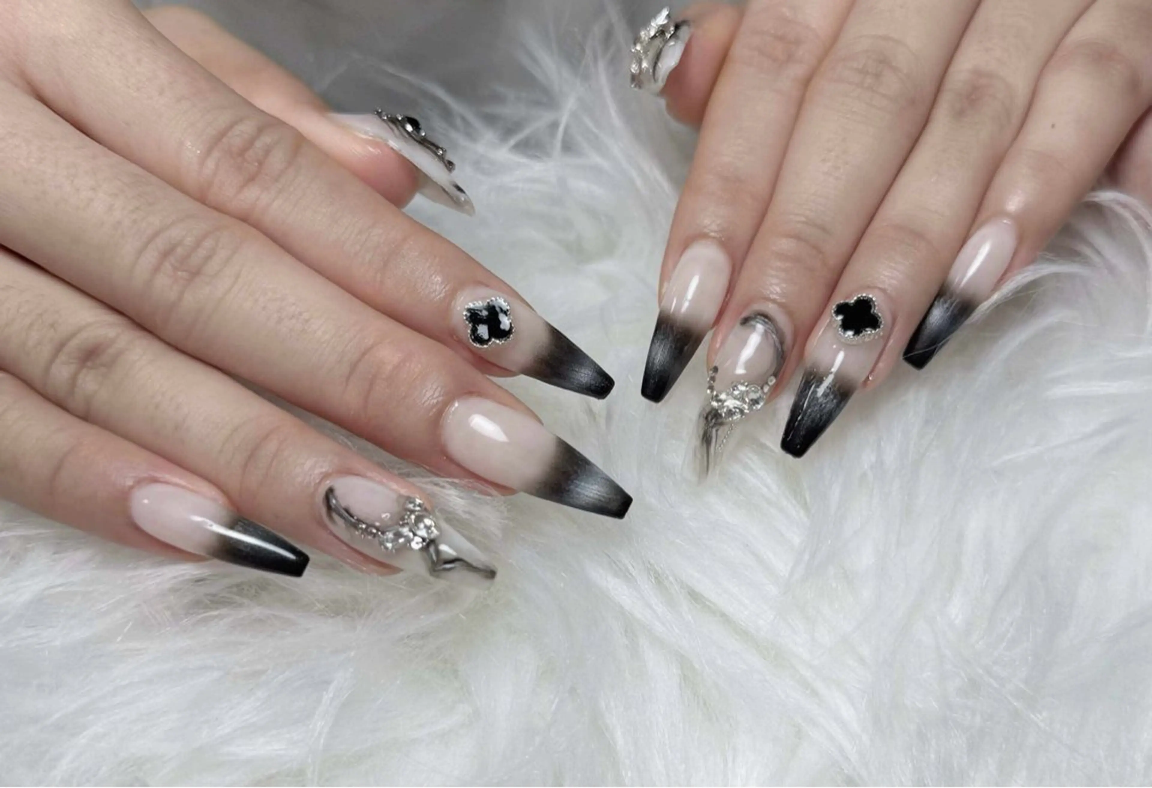ネイル アートネイル フレンチネイル ジェルネイル 韓国ネイル マグネットネイル ハンドネイル Lenie Nail Salonのネイルデザイン