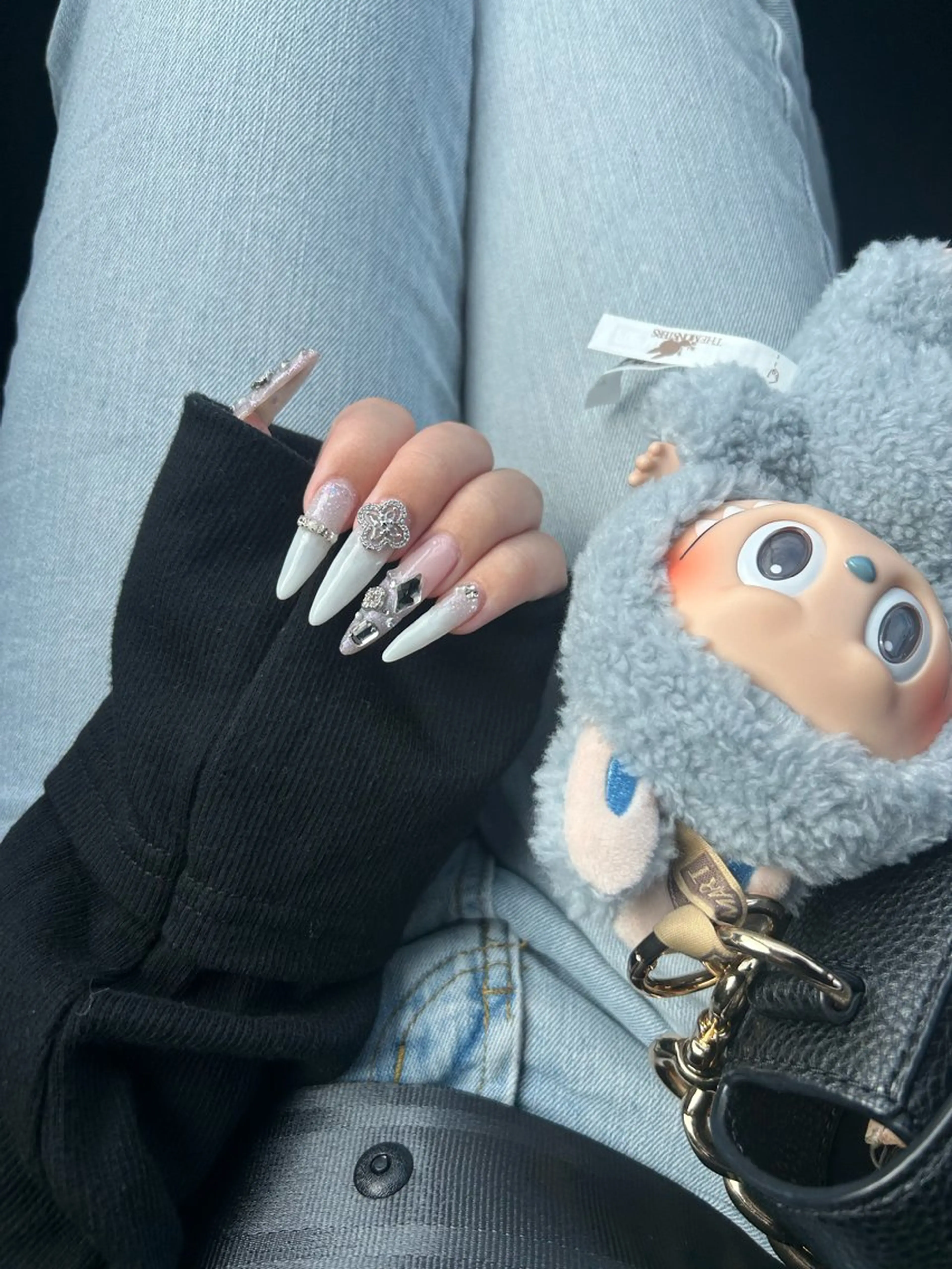 ネイル 𝐍𝐚𝐢𝐥 𝐬𝐚𝐥𝐨𝐧 𝐤𝐢𝐭𝐭𝐲所属・日妻 詩葉のネイルデザイン