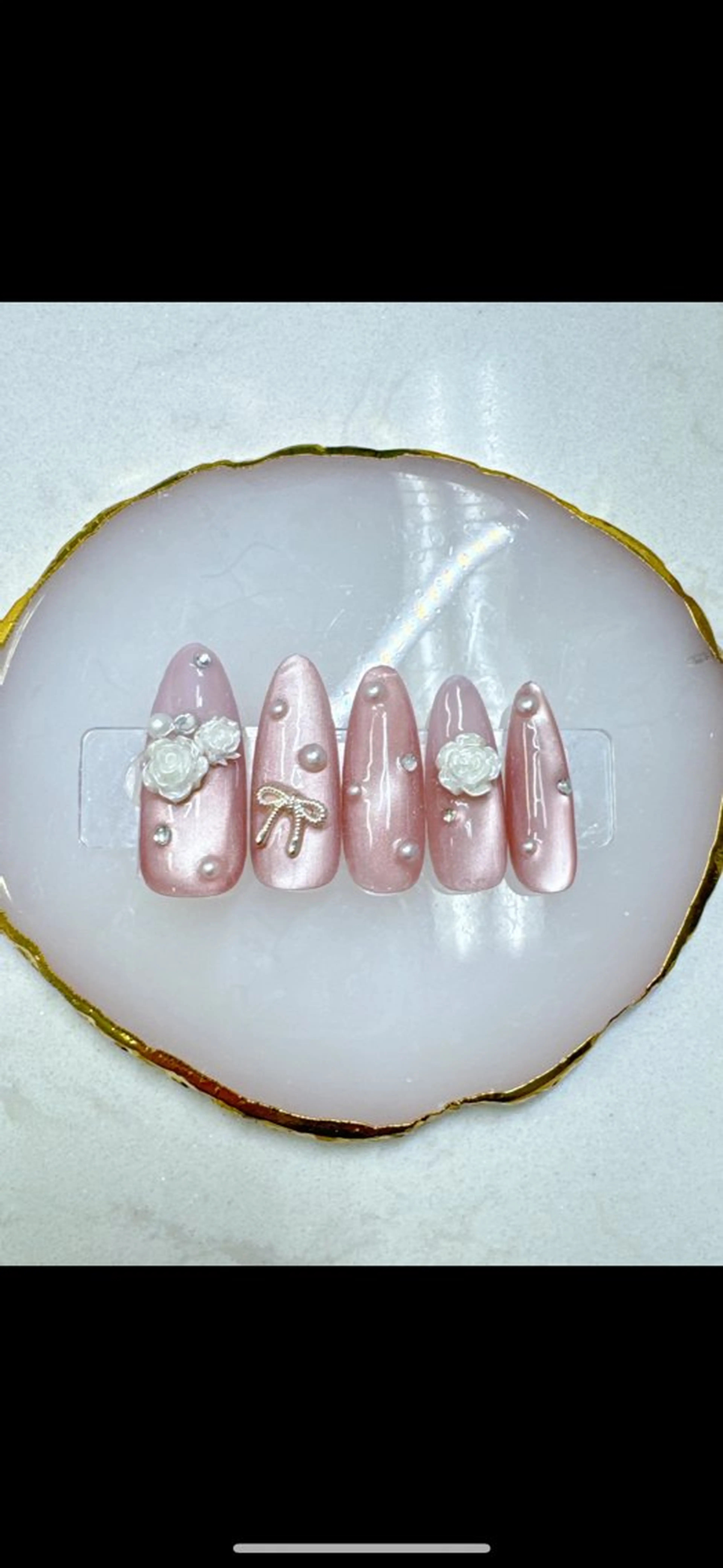 ネイル ボルドー チークネイル ドット 長さ出し フレンチネイル ハンドネイル クイーンズネイル銀座所属・Queeens nailのネイルデザイン