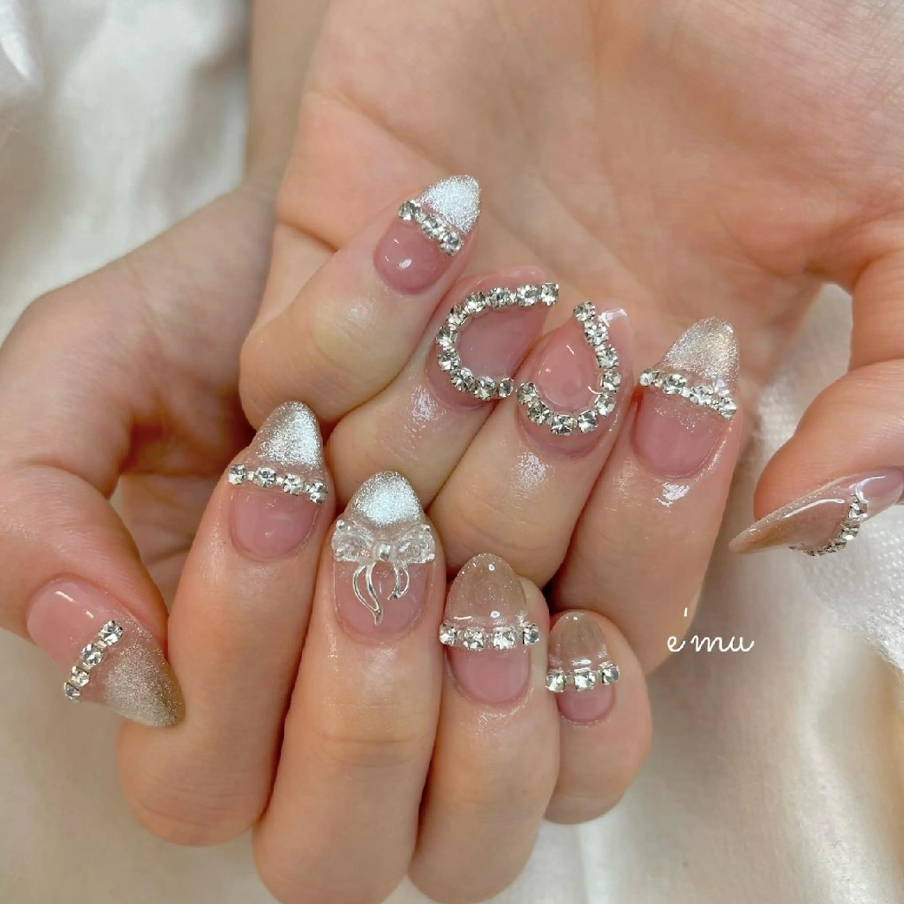 ネイル ハート キラキラネイル 韓国ネイル リボン ワンホンネイル nail salon e'mu💐のネイルデザイン