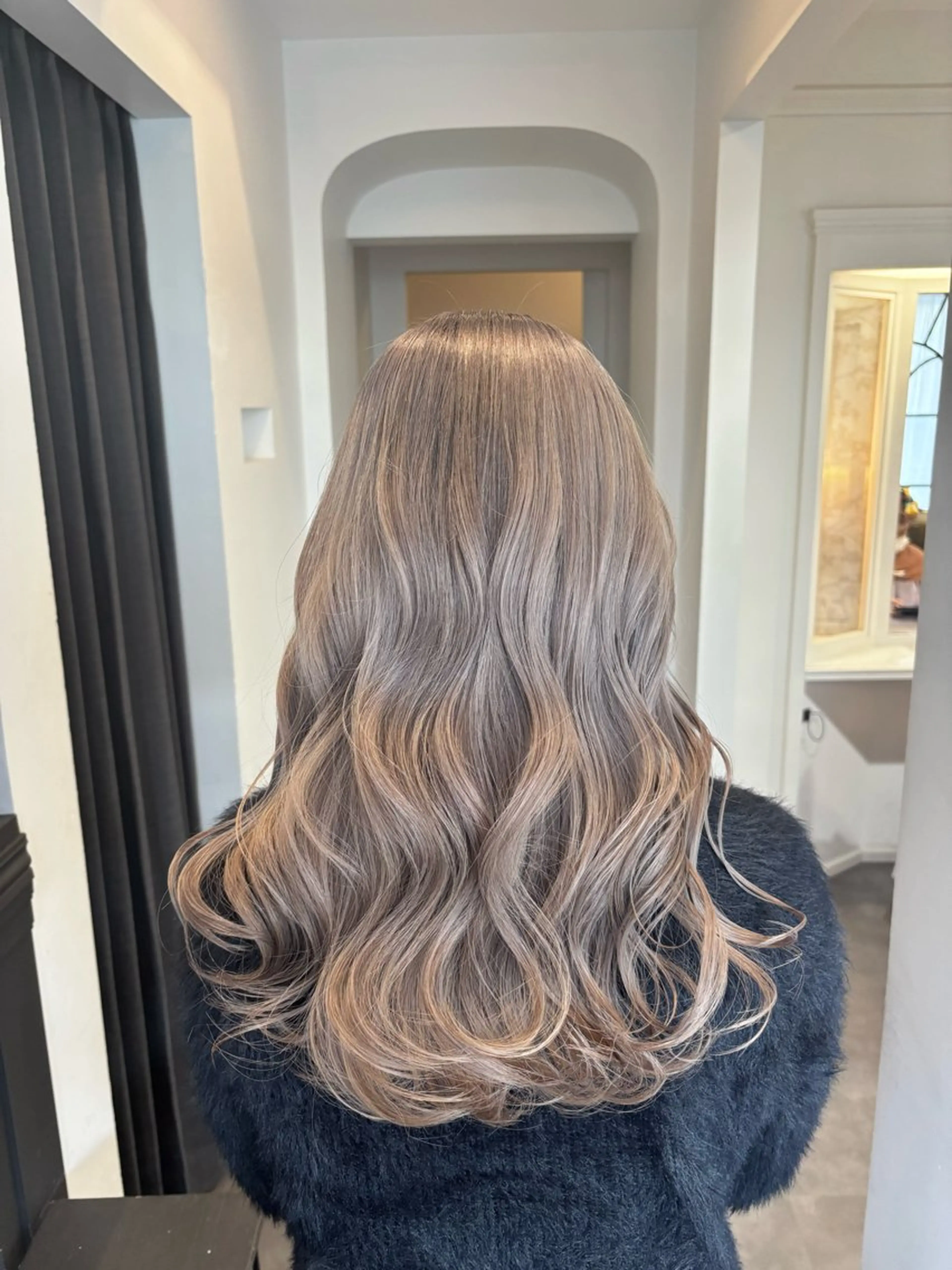 セミロング カラー 栗林 茉那のヘアスタイル