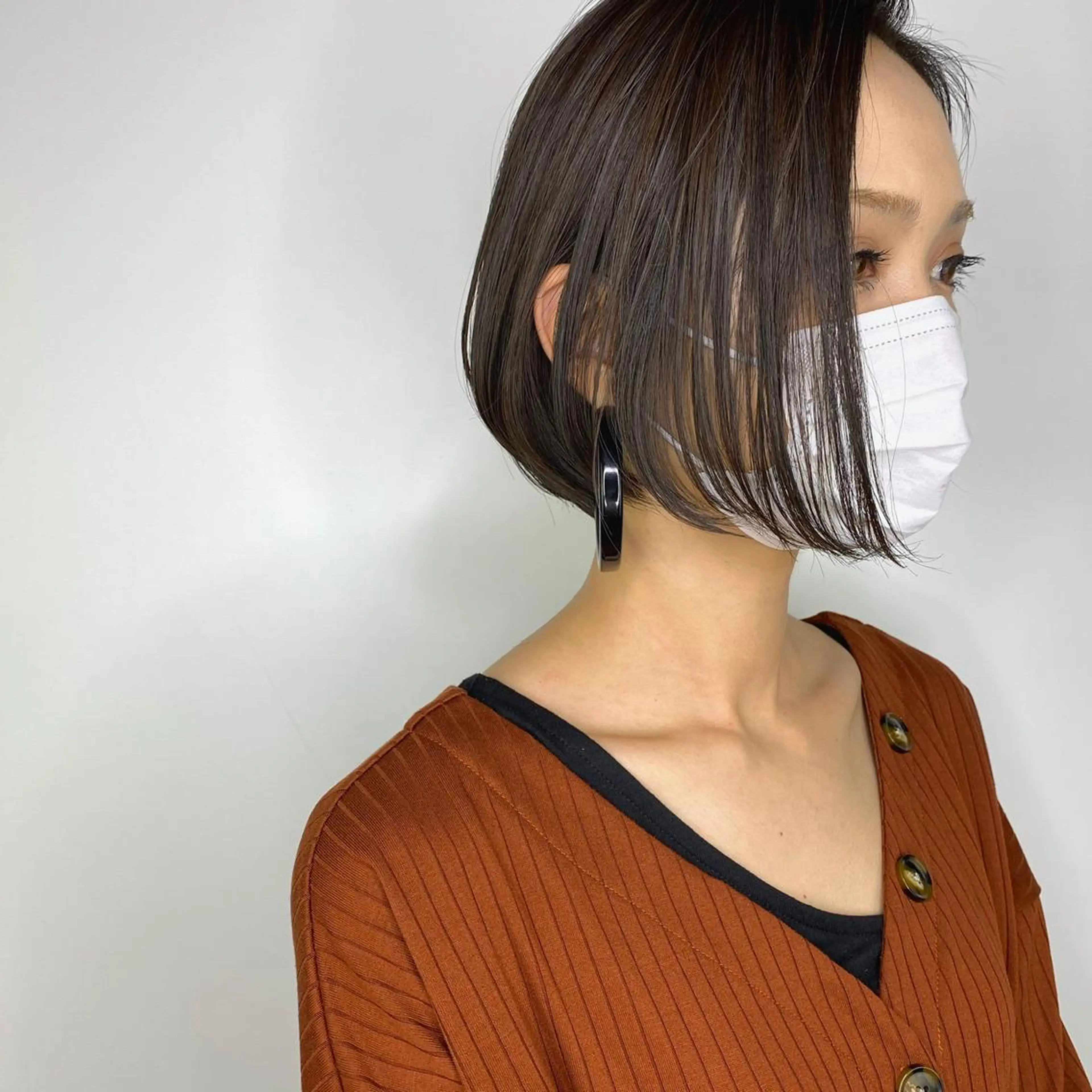 ショート カラー ブルーカラー ブルージュ ボブ カット ヘアカラー トリートメント (h)wim ウィムのヘアスタイル