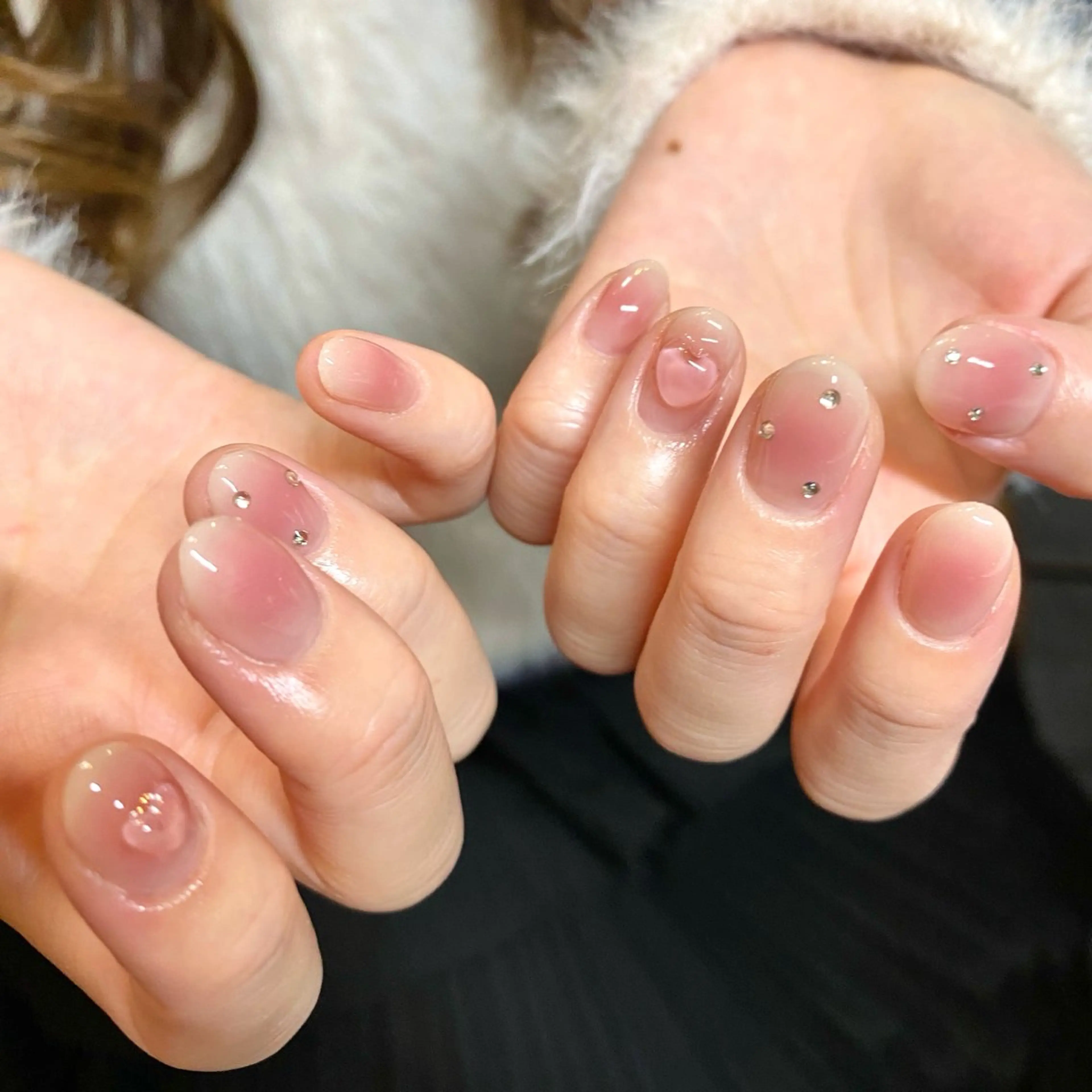 ネイル チークネイル ハート オフィスネイル ピンク ハンドネイル ハンドケア 🎀NAIL🎀 AI🪄︎︎◝✩のネイルデザイン