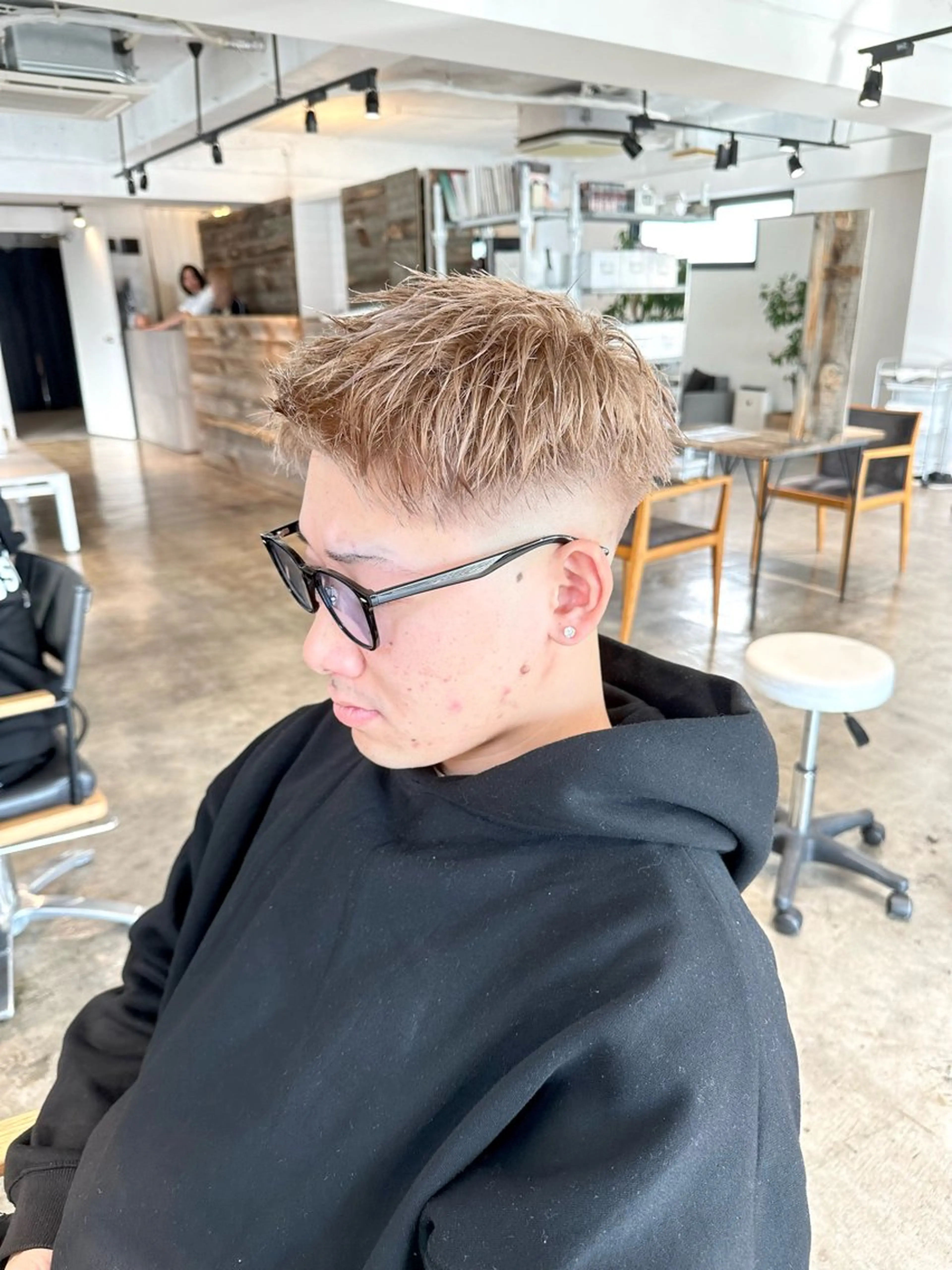 メンズ メンズブリーチ フェードカット メンズハイトーン メンズパーマ スキンフェード カット ヘアカラー トリートメント 骨格補正施術/メンズ 専門美容師/YUYAのヘアスタイル