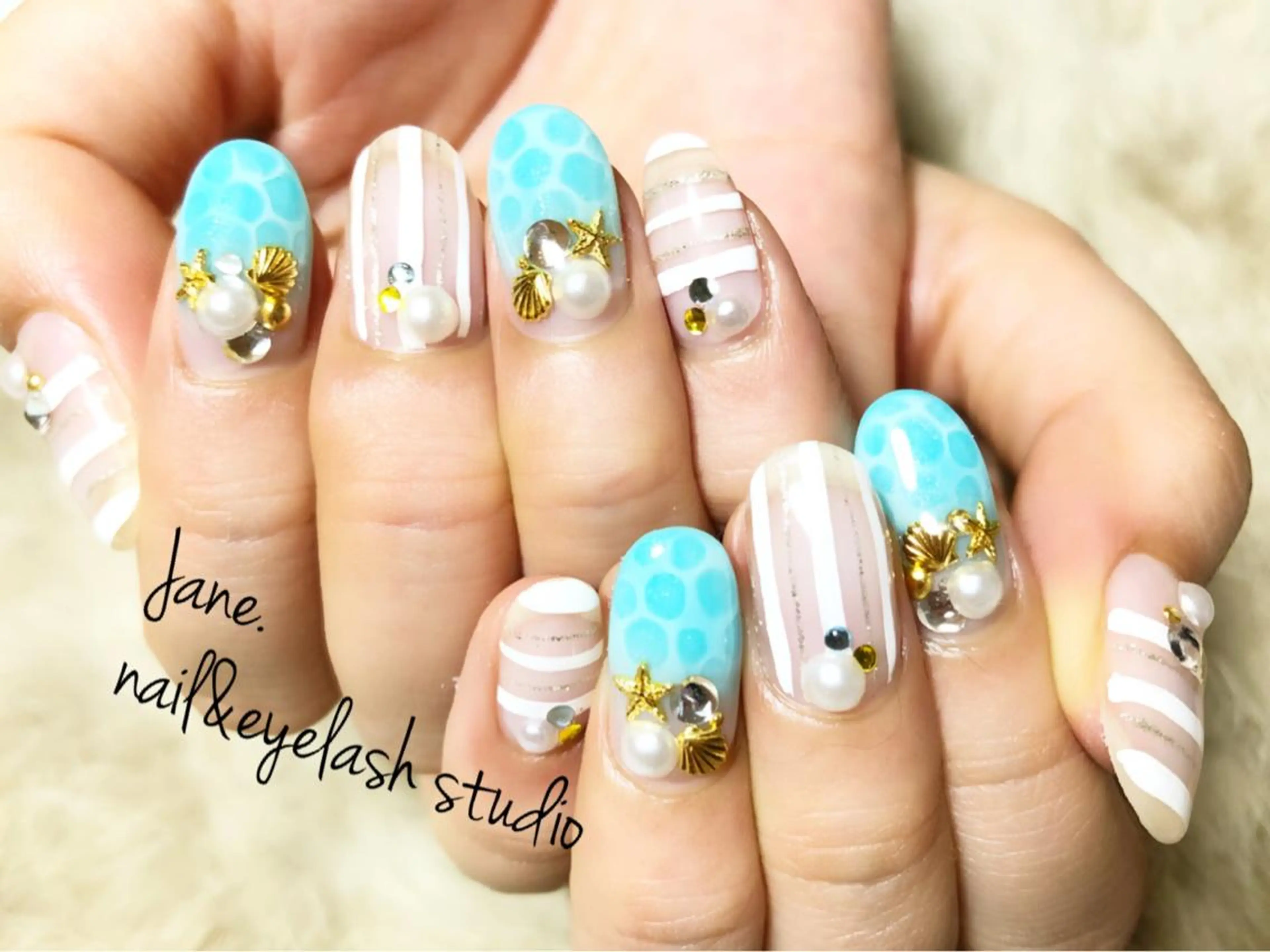 ネイル Yakko pas á pasのネイルデザイン