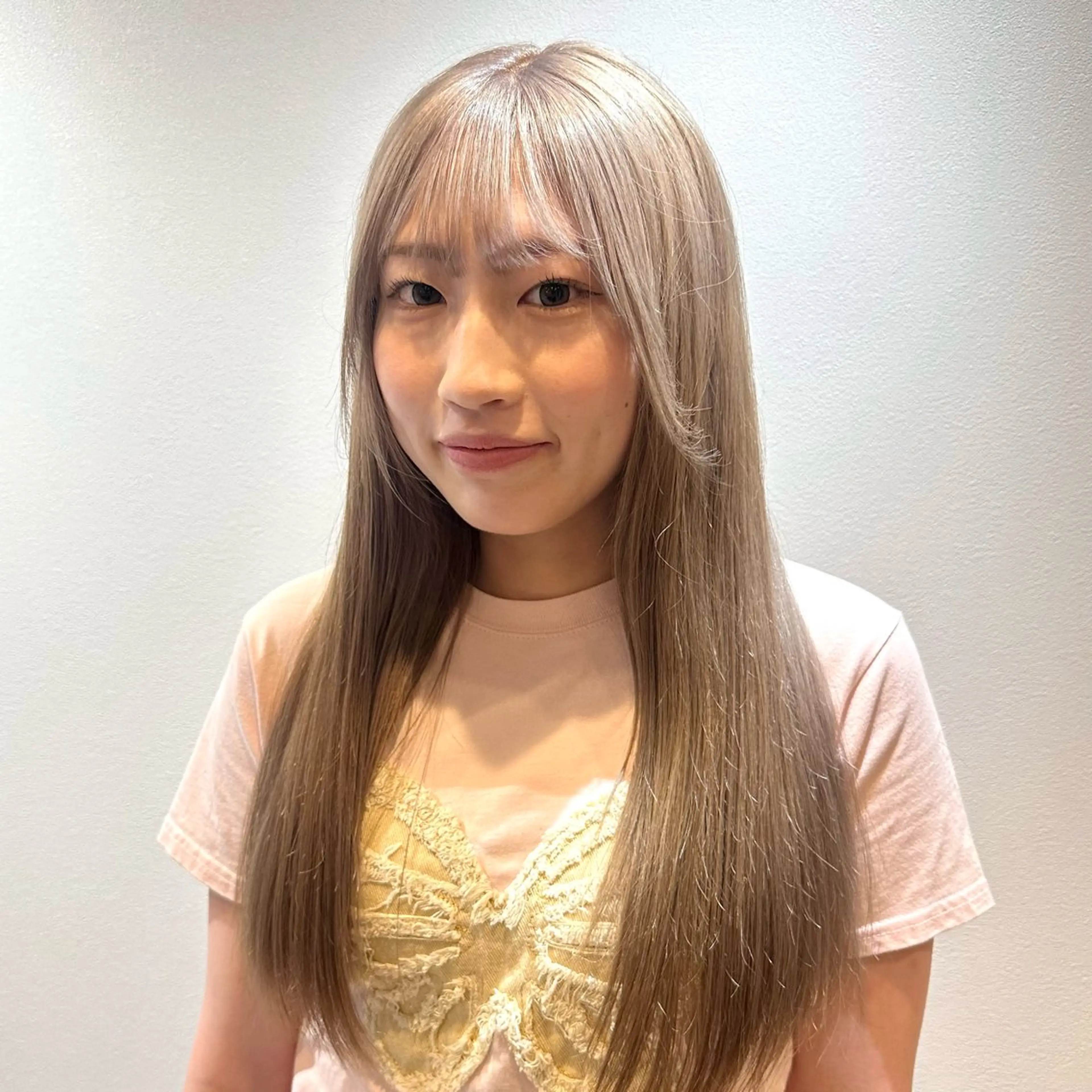 ロング カラー グレージュ ミルクティーグレージュ カット ヘアカラー トリートメント ハイトーン/ウルフ/ レイヤー/Asukaのヘアスタイル