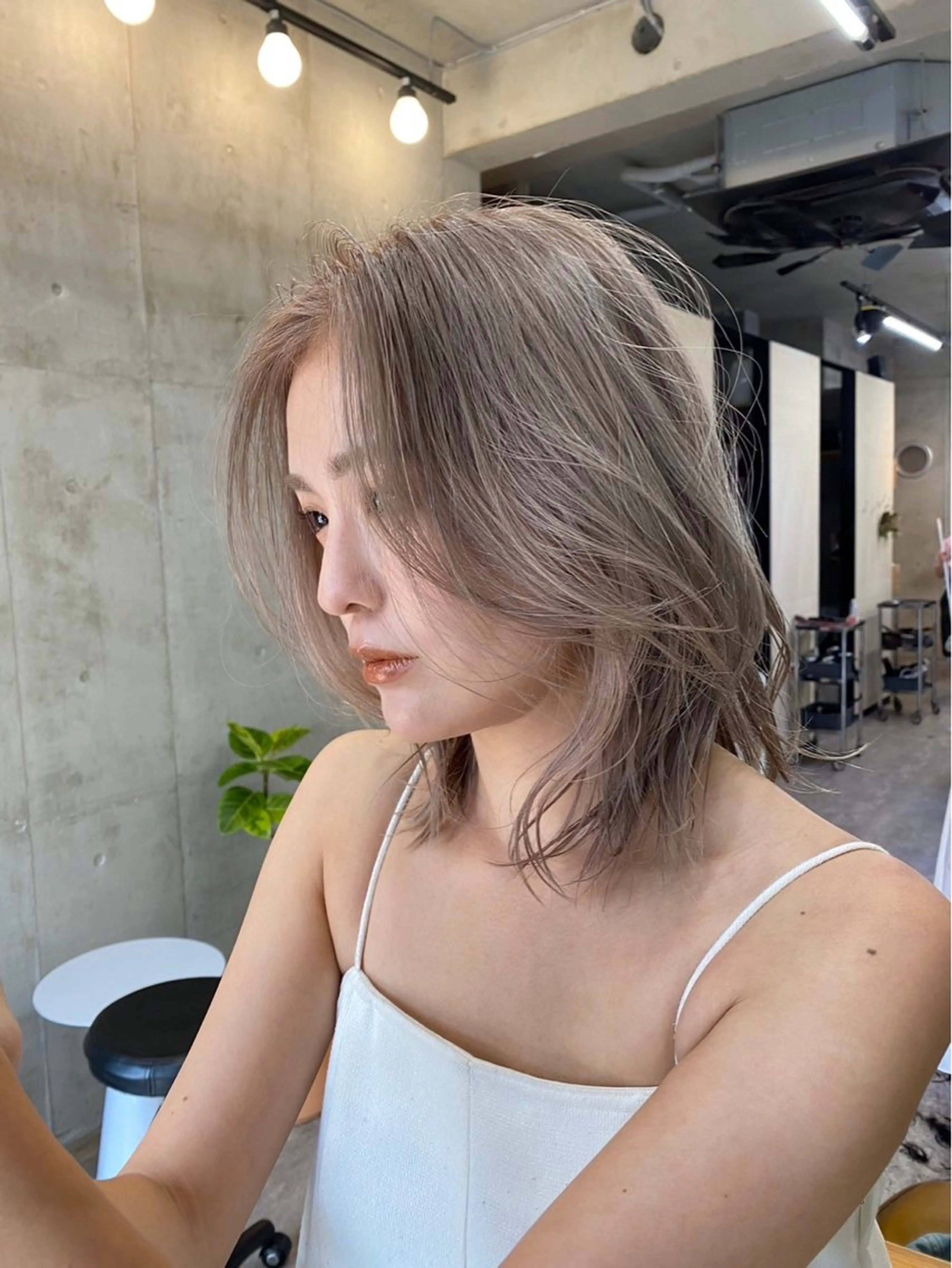 ミディアム 顔周りカット ヘアカラー SALT WATER所属・🫐 𝐌𝐚𝐨 🫐ボブモデル募集のヘアスタイル