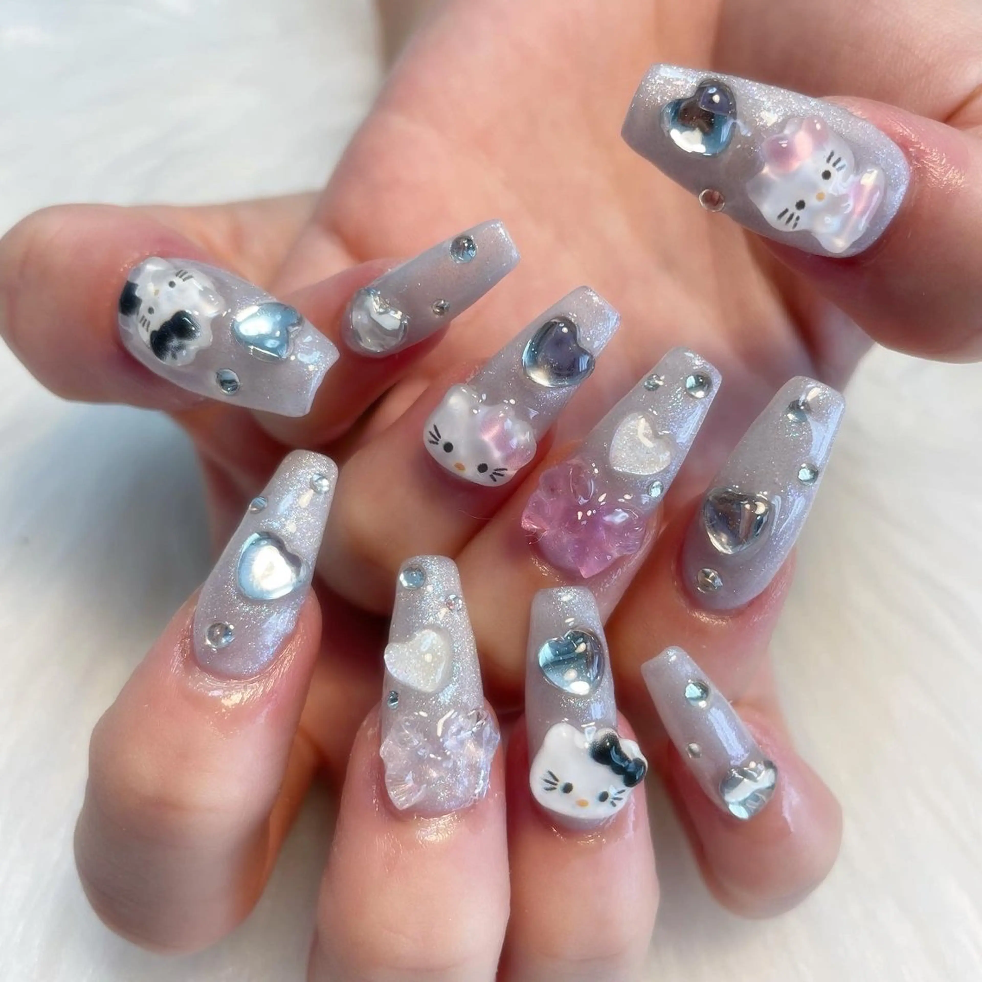 ネイル 持ち込み ハンドネイル ゴテゴテ💙ワンホン リオナのネイルデザイン