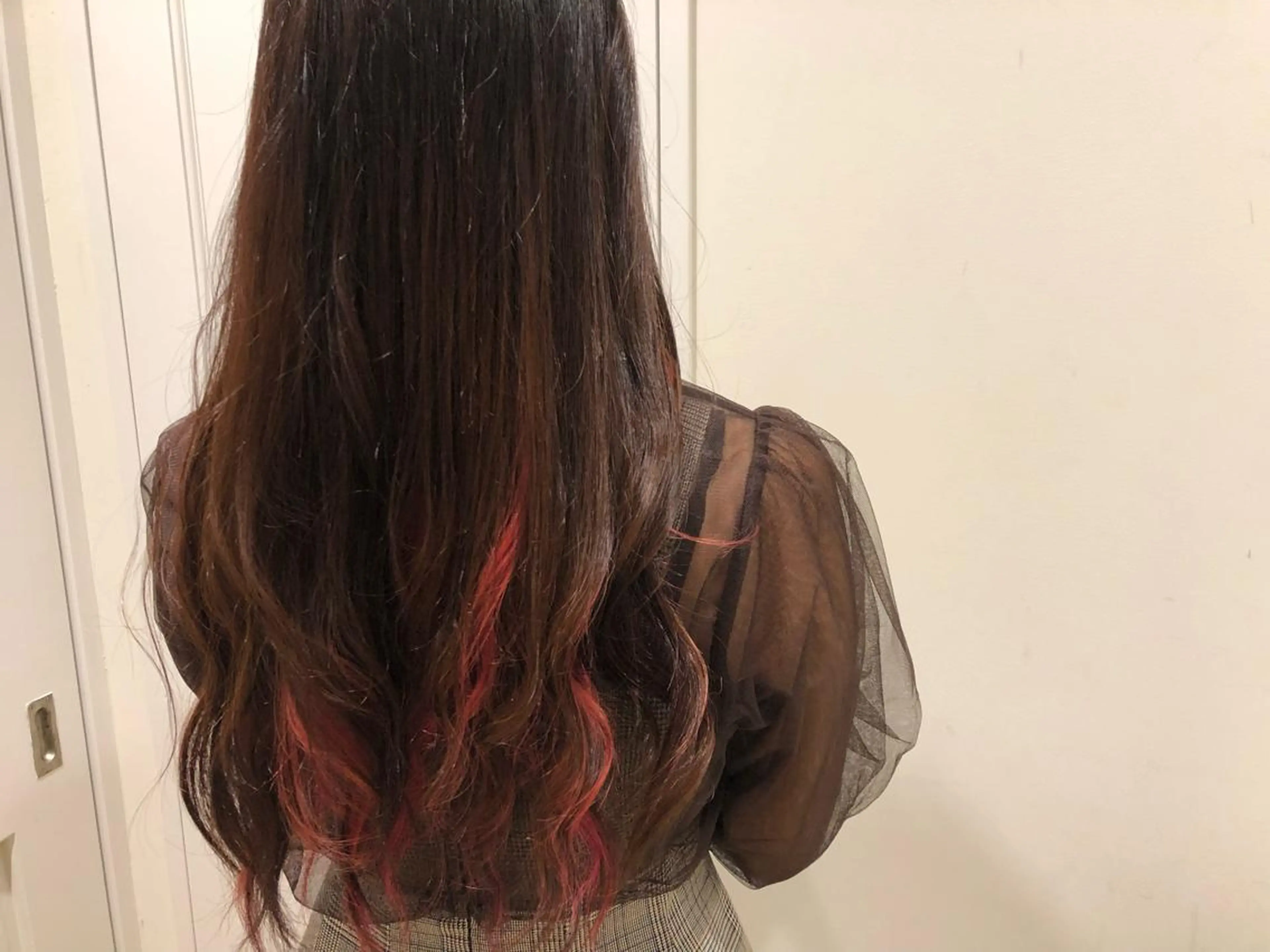 ロング カラー インナーカラー レッドカラー kawabe maikoのヘアスタイル